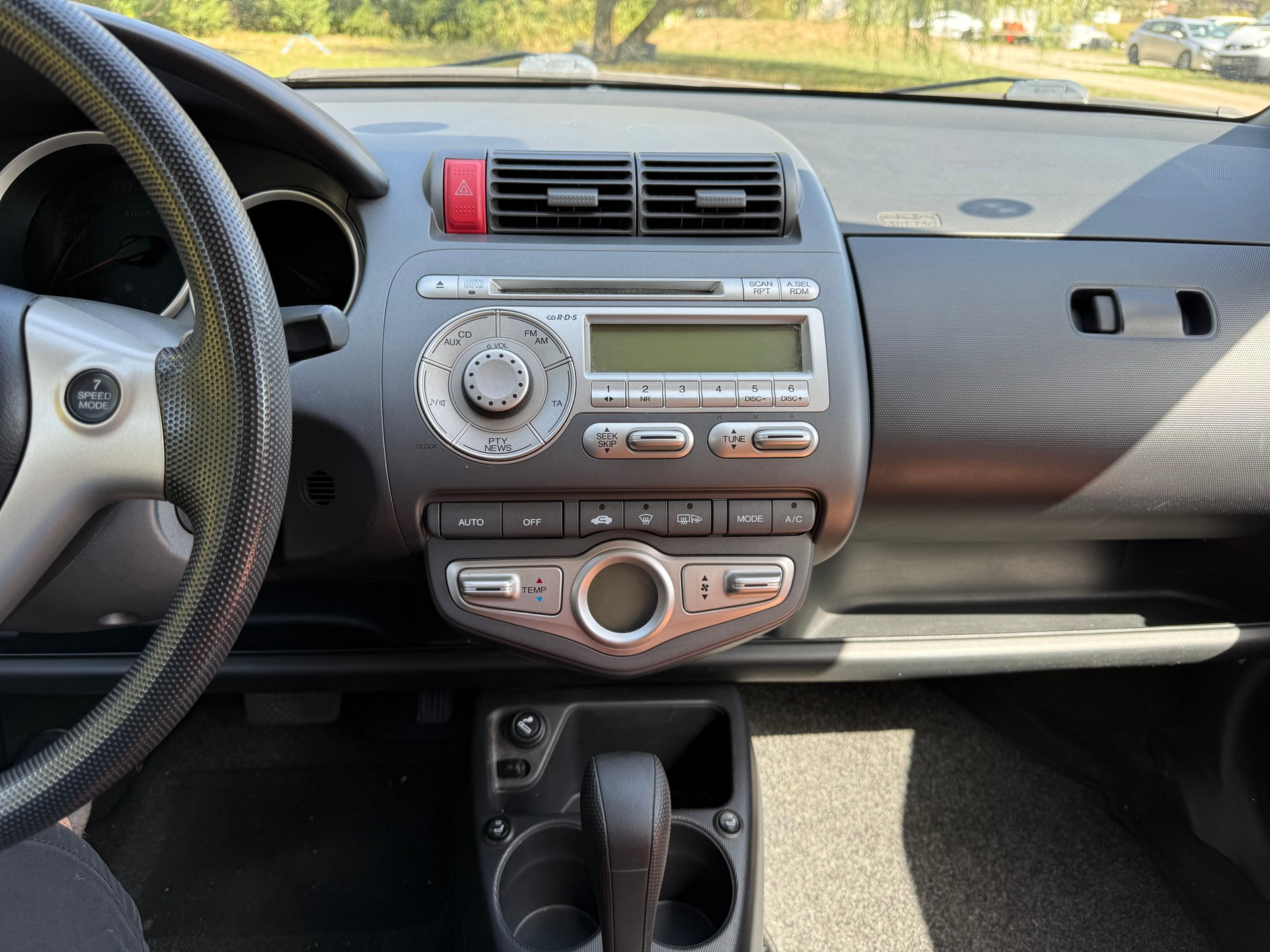 HONDA Jazz 1.4i LS-image-13