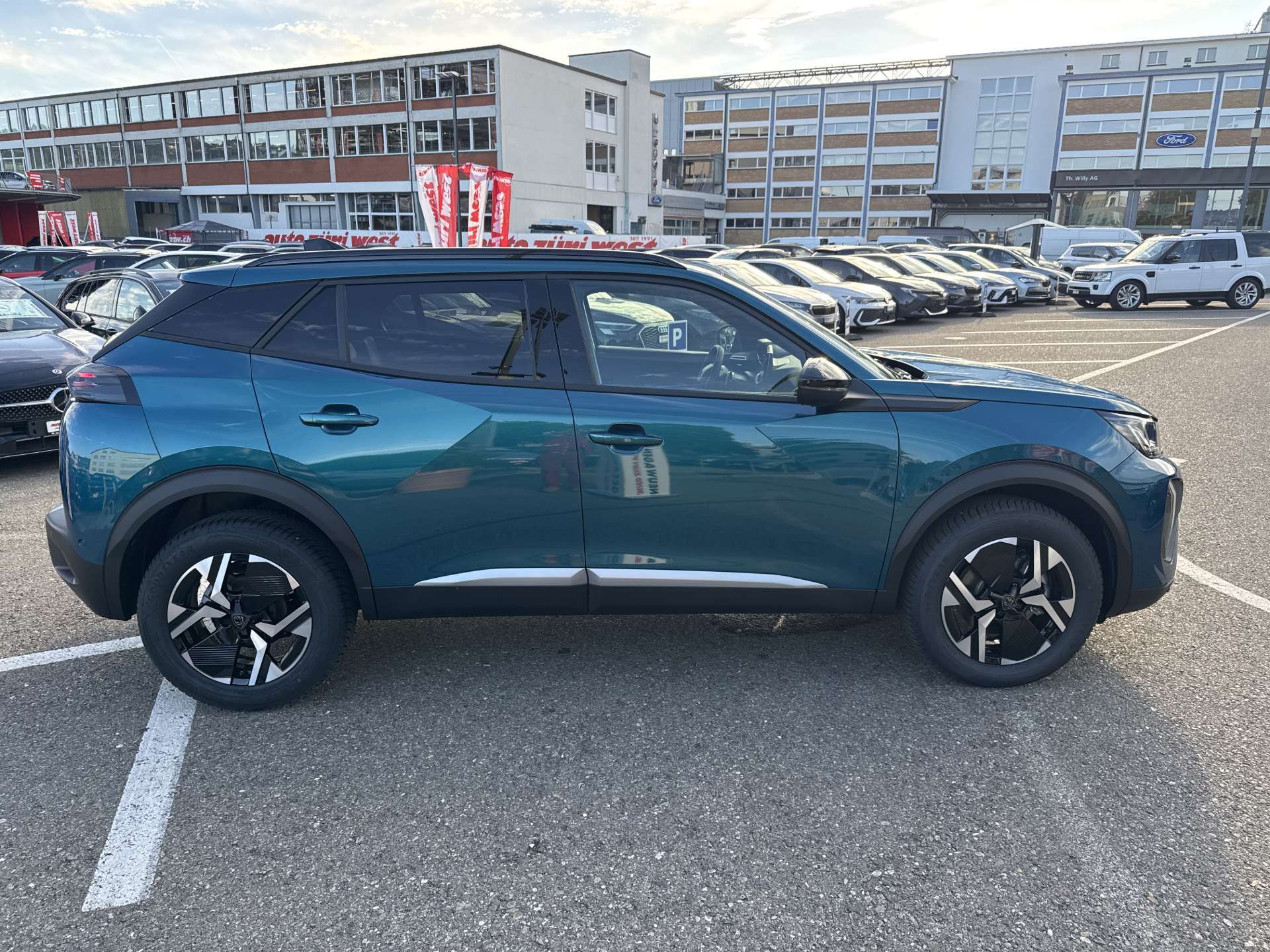 PEUGEOT 2008 1.2 145 MHEV Allure Automat-image-10