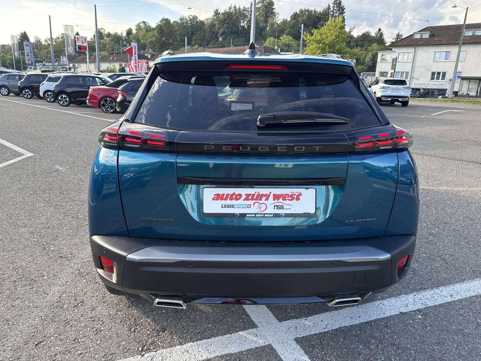 PEUGEOT 2008 1.2 145 MHEV Allure Automat-image-14