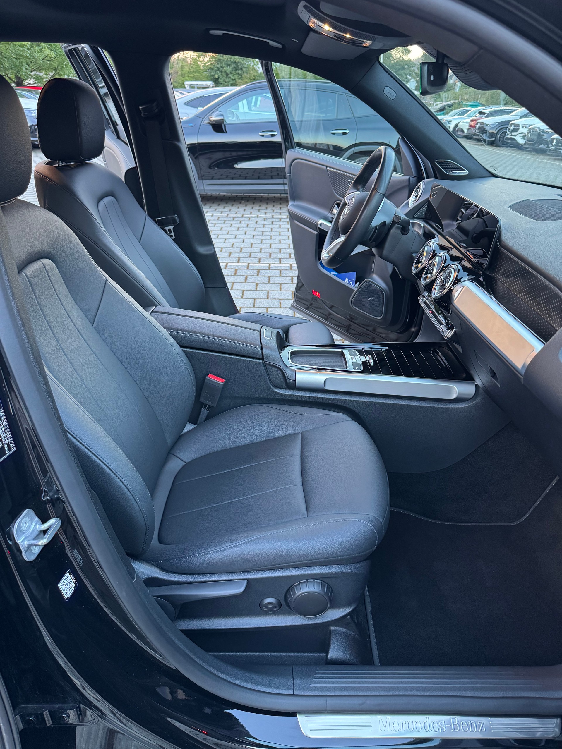 MERCEDES-BENZ GLB 250 Progressive 4matic-image-14
