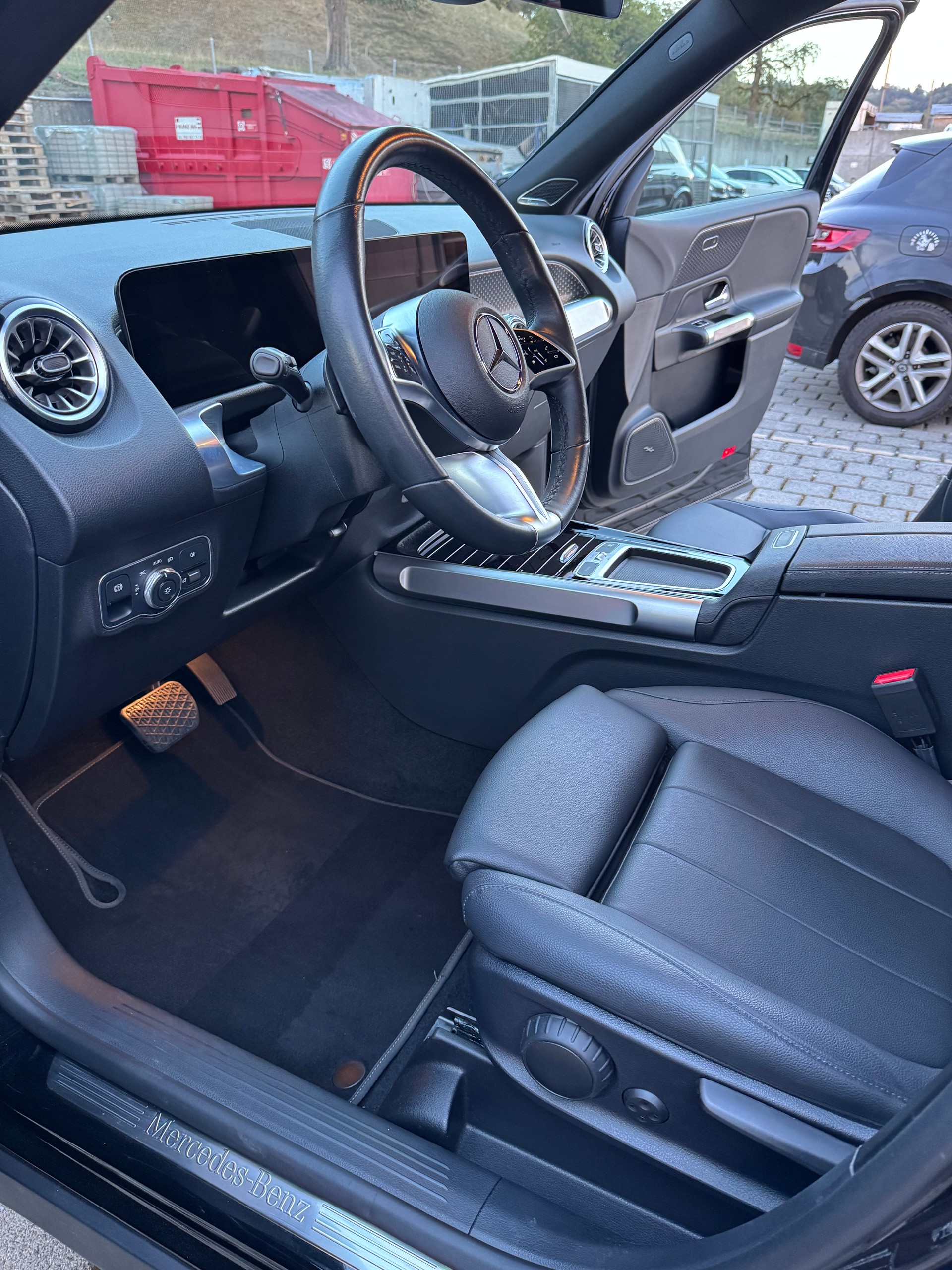 MERCEDES-BENZ GLB 250 Progressive 4matic-image-13