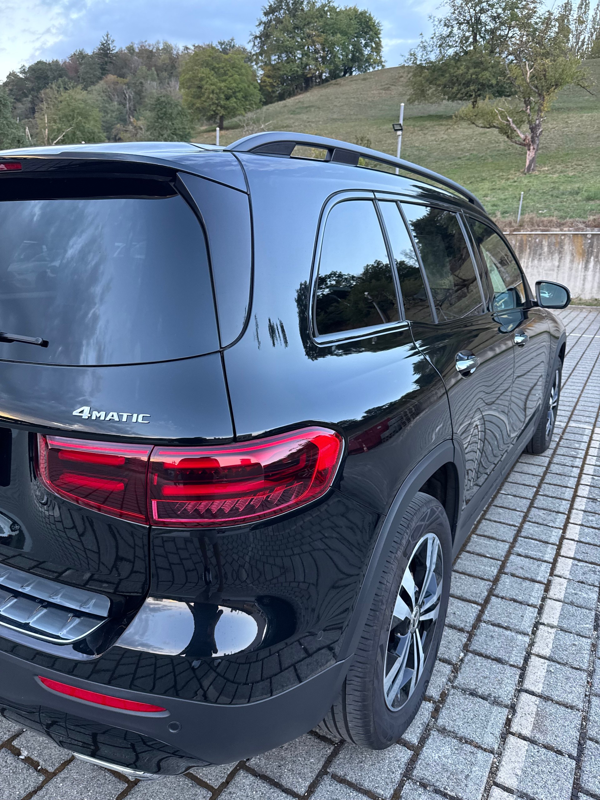 MERCEDES-BENZ GLB 250 Progressive 4matic-image-5