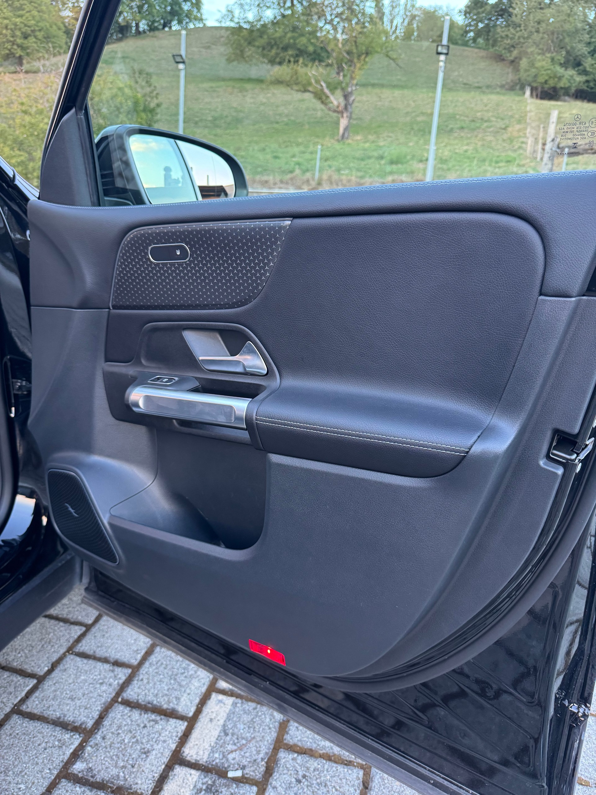 MERCEDES-BENZ GLB 250 Progressive 4matic-image-16