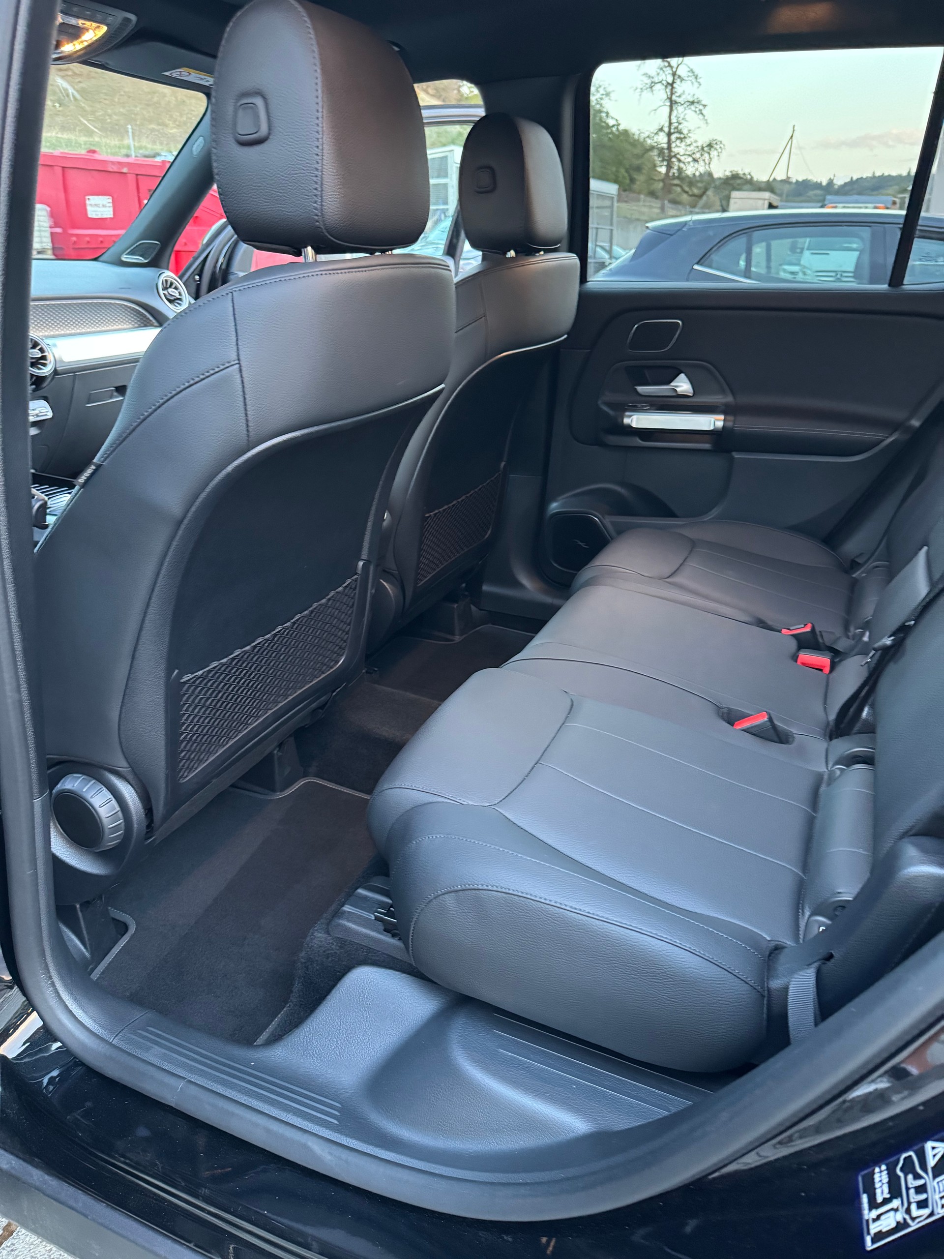 MERCEDES-BENZ GLB 250 Progressive 4matic-image-17
