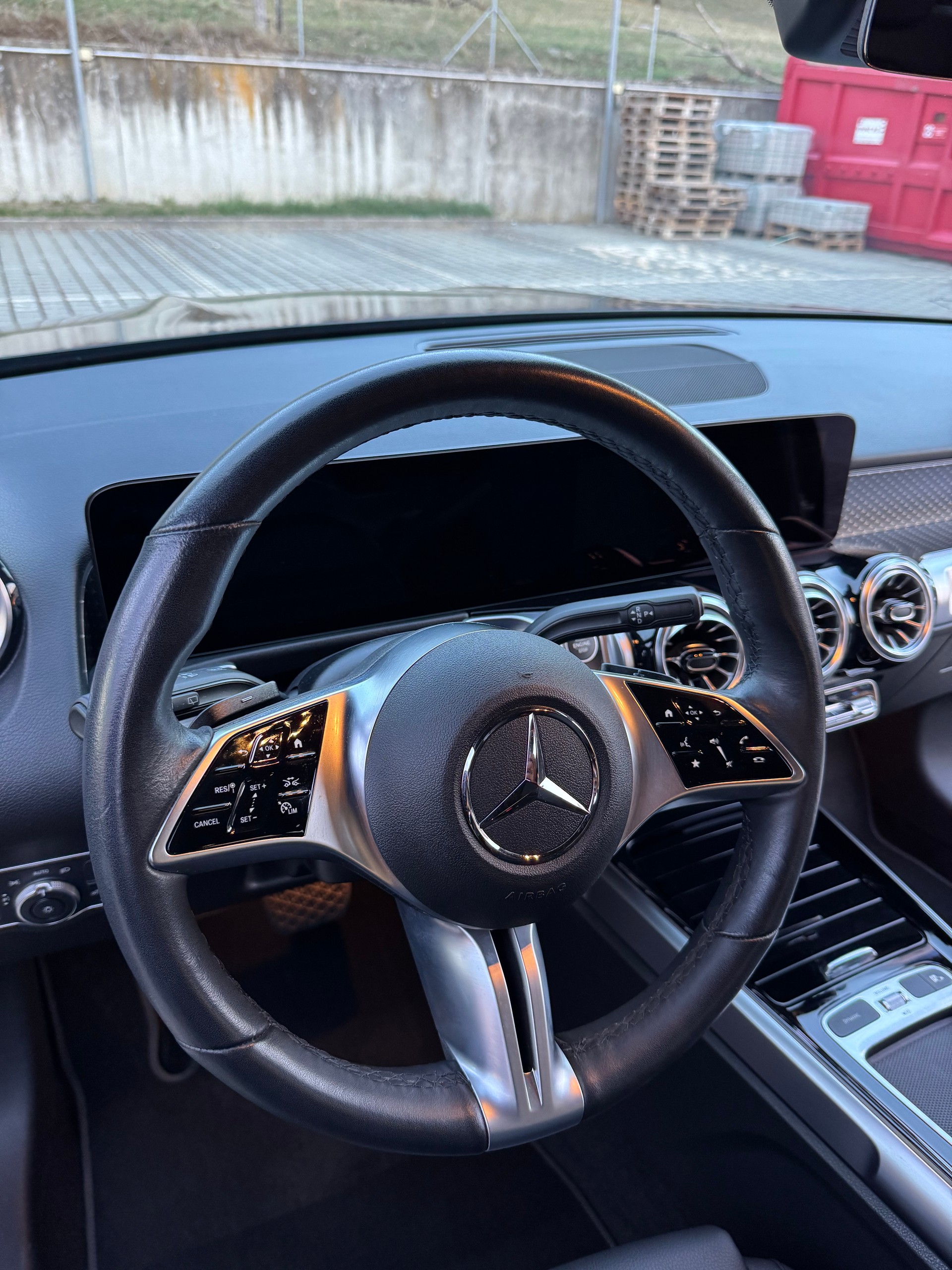 MERCEDES-BENZ GLB 250 Progressive 4matic-image-12