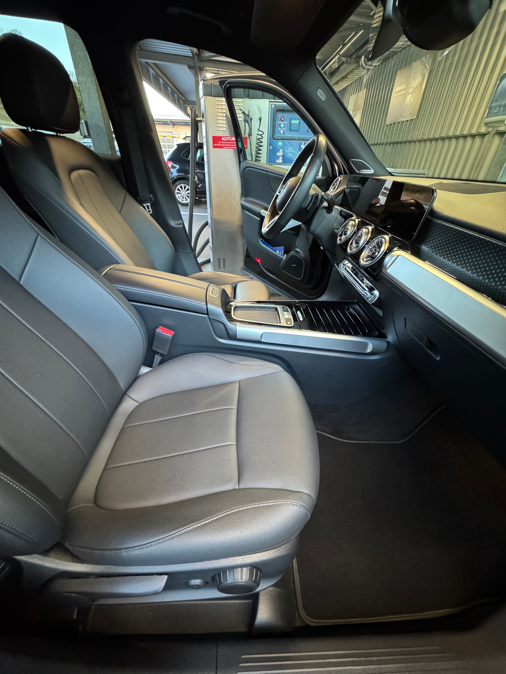 MERCEDES-BENZ GLB 250 Progressive 4matic-image-19