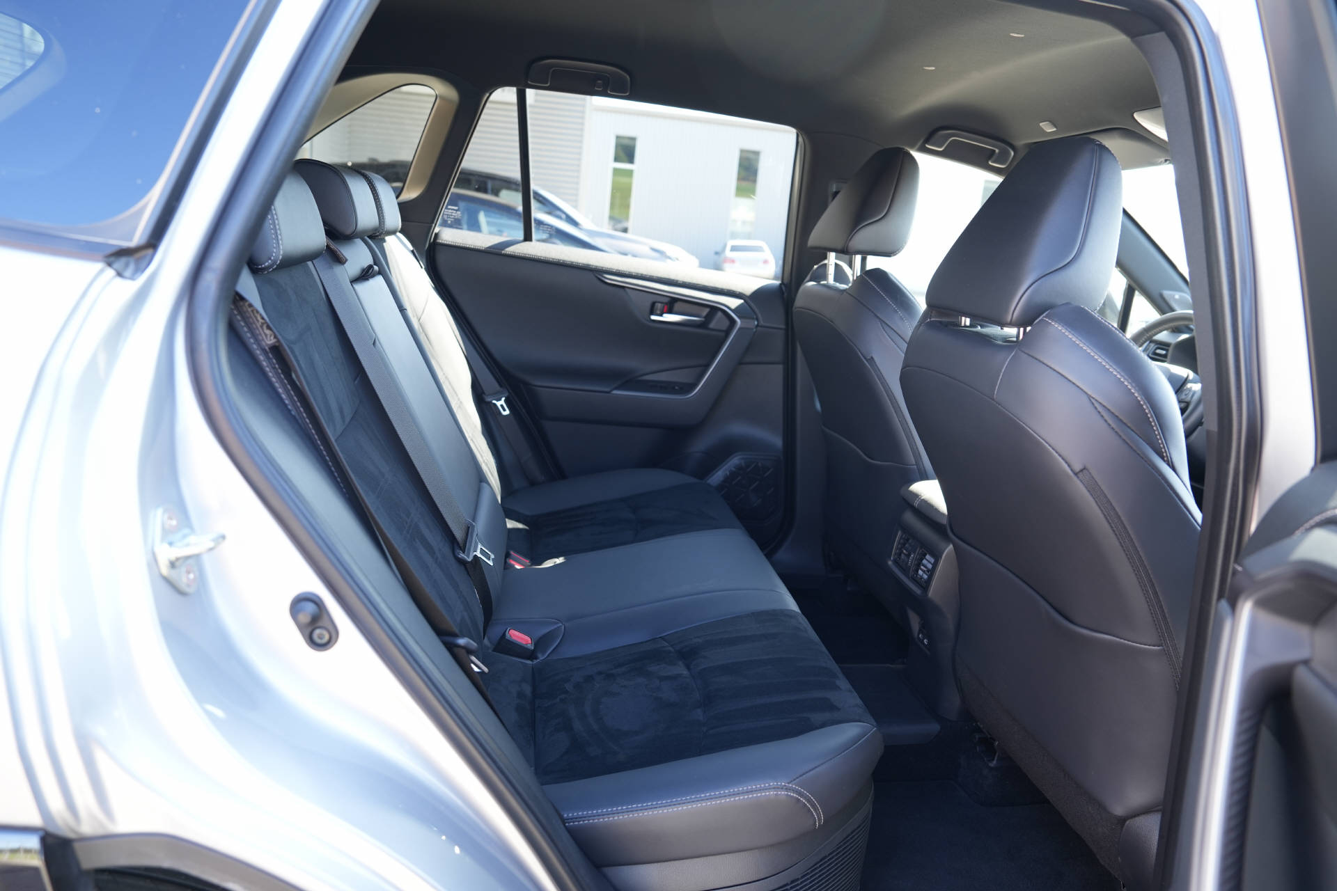 TOYOTA RAV-4 2.5 Plug-In-Hybrid GR Sport-image-8