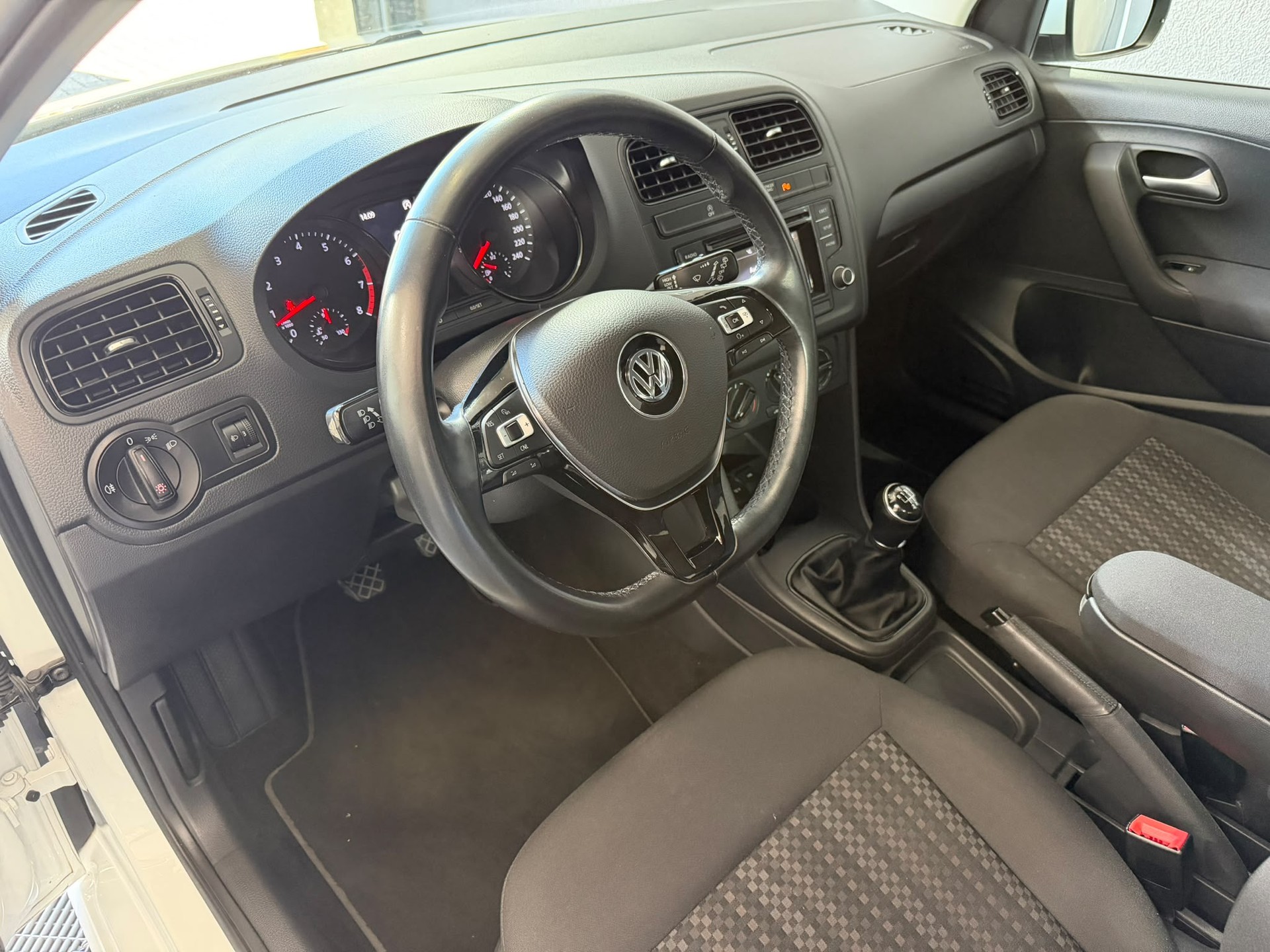 VW Polo 1.2 TSI BMT Comfortline-image-1