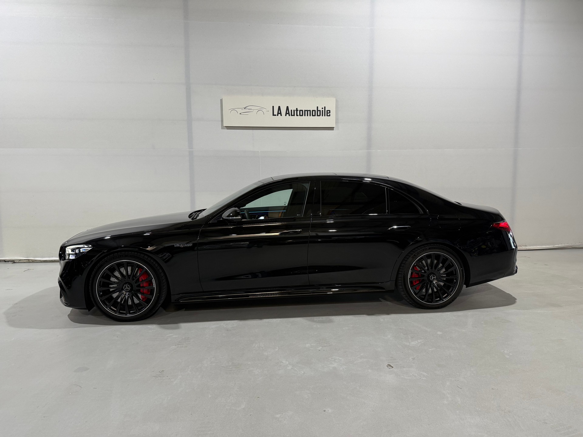 MERCEDES-BENZ S 63 AMG E Performance 4Matic Business Class-image-2