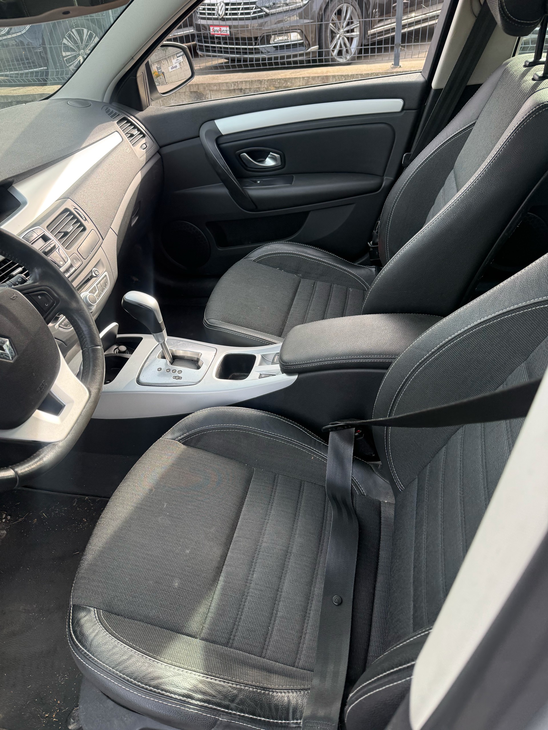 RENAULT Laguna Grandtour 2.0 16V T Automatic-image-5