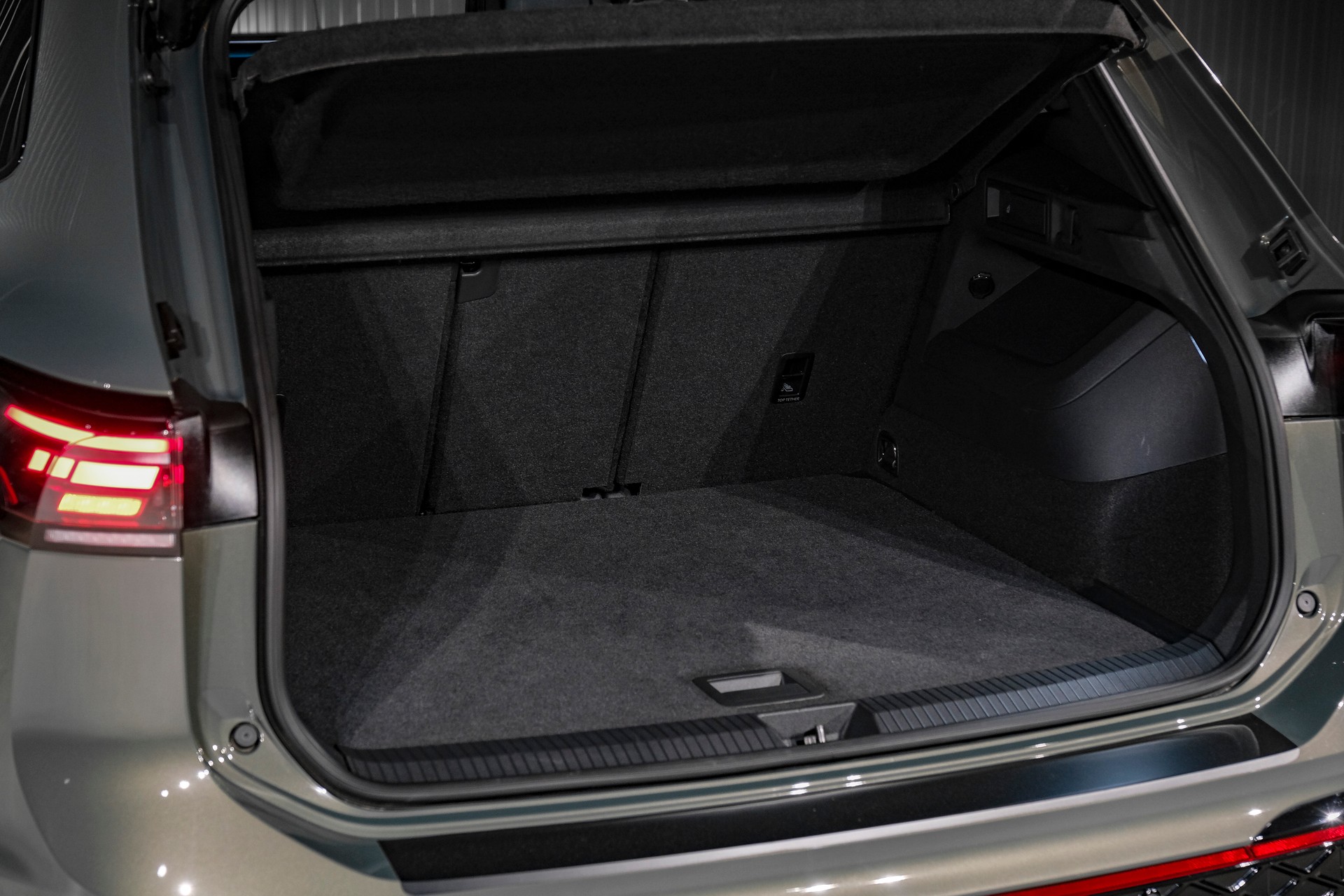 VW Tiguan 2.0 TSI DSG R-Line 4Motion *VOLLLEDER*-image-21