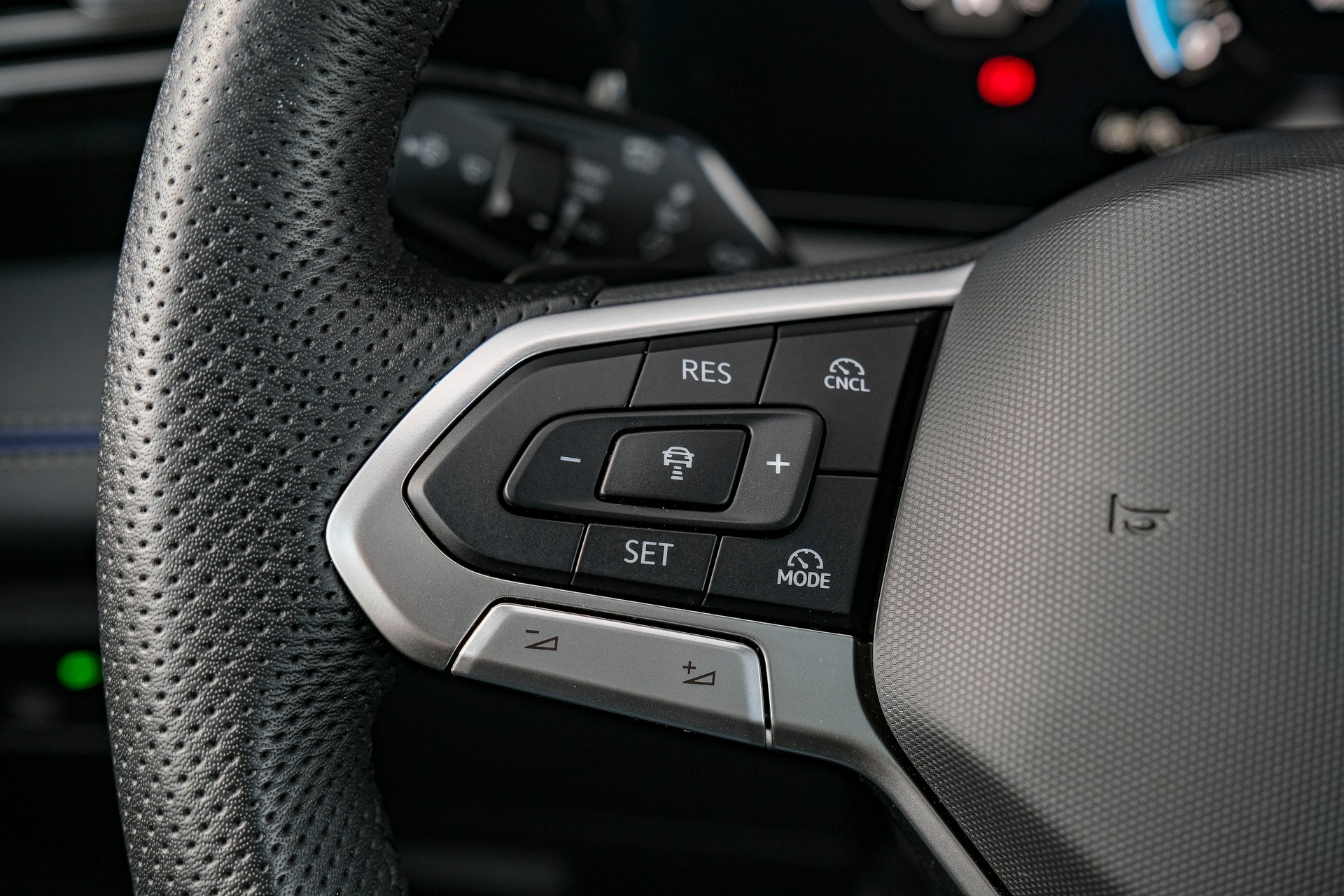 VW Tiguan 2.0 TSI DSG R-Line 4Motion *VOLLLEDER*-image-19