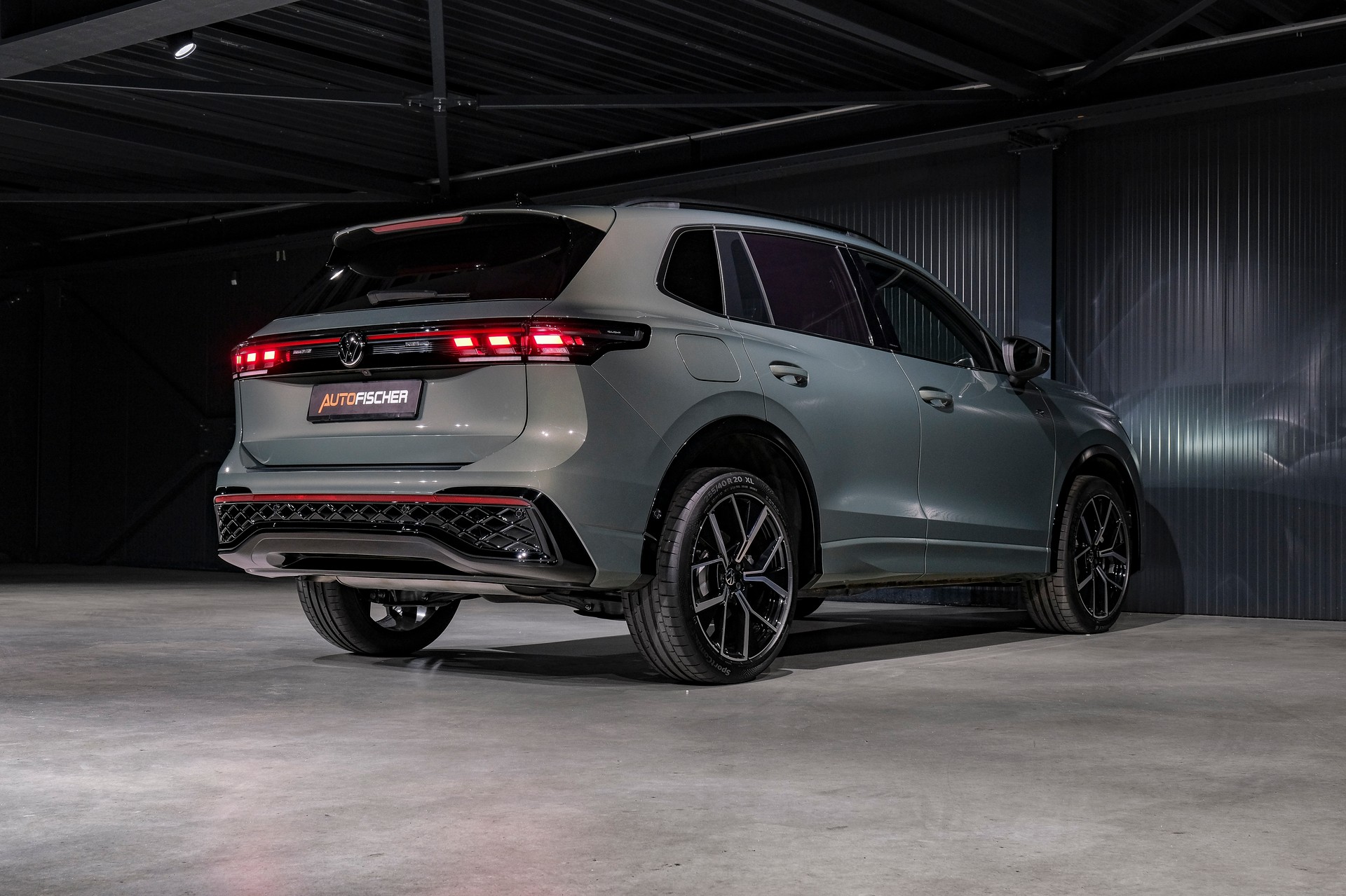 VW Tiguan 2.0 TSI DSG R-Line 4Motion *VOLLLEDER*-image-6