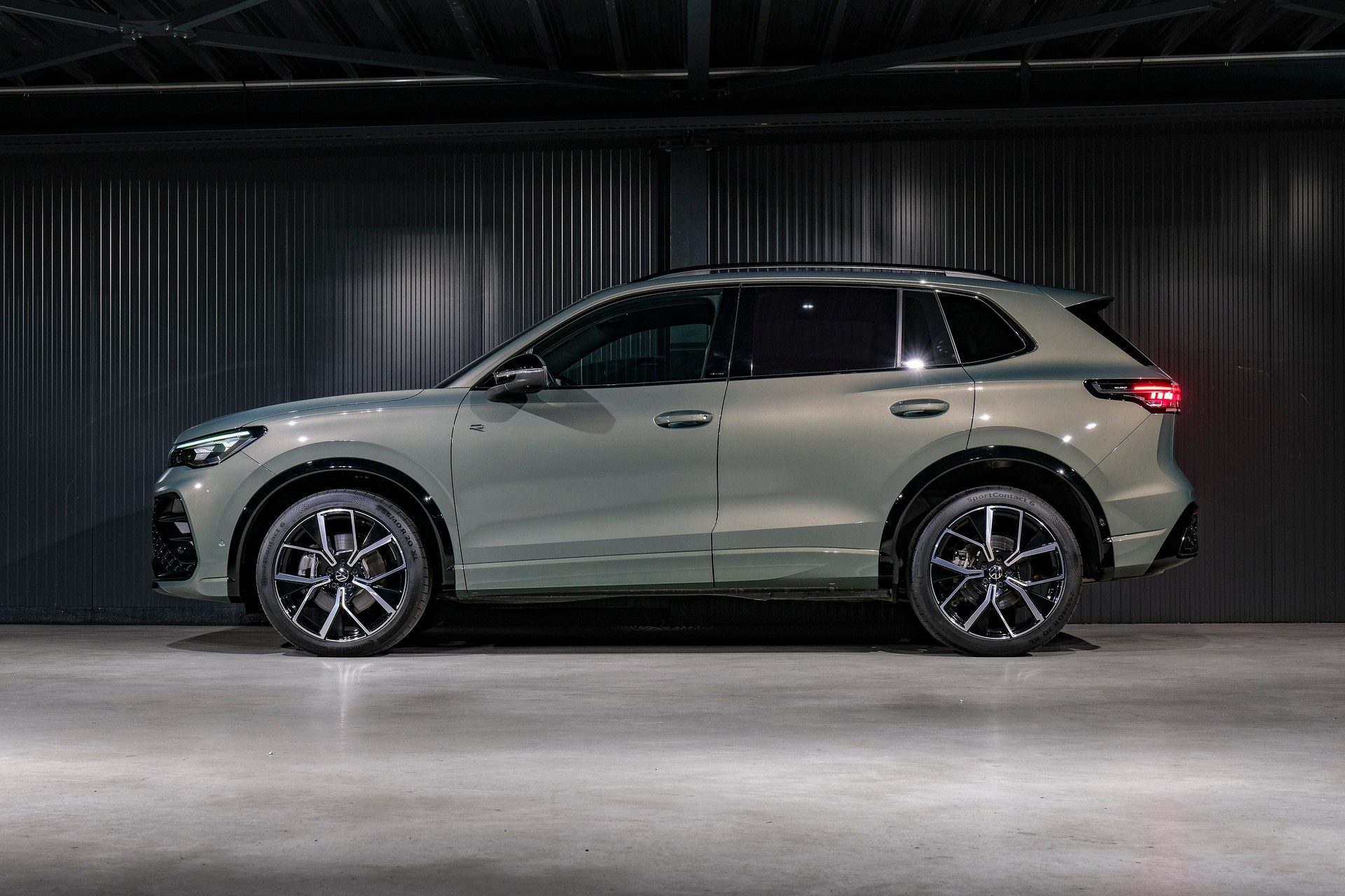 VW Tiguan 2.0 TSI DSG R-Line 4Motion *VOLLLEDER*-image-8