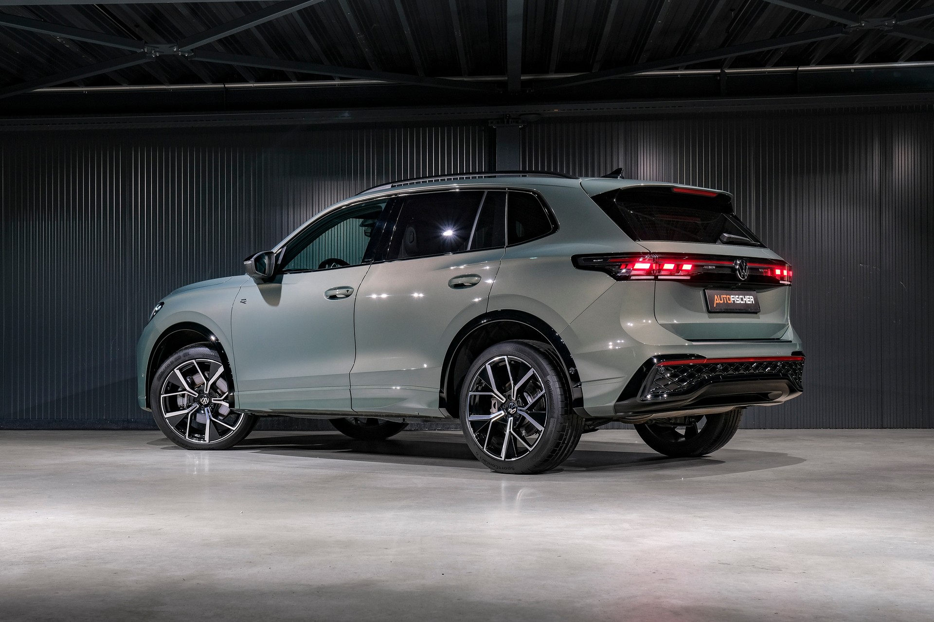 VW Tiguan 2.0 TSI DSG R-Line 4Motion *VOLLLEDER*-showroom-element-1