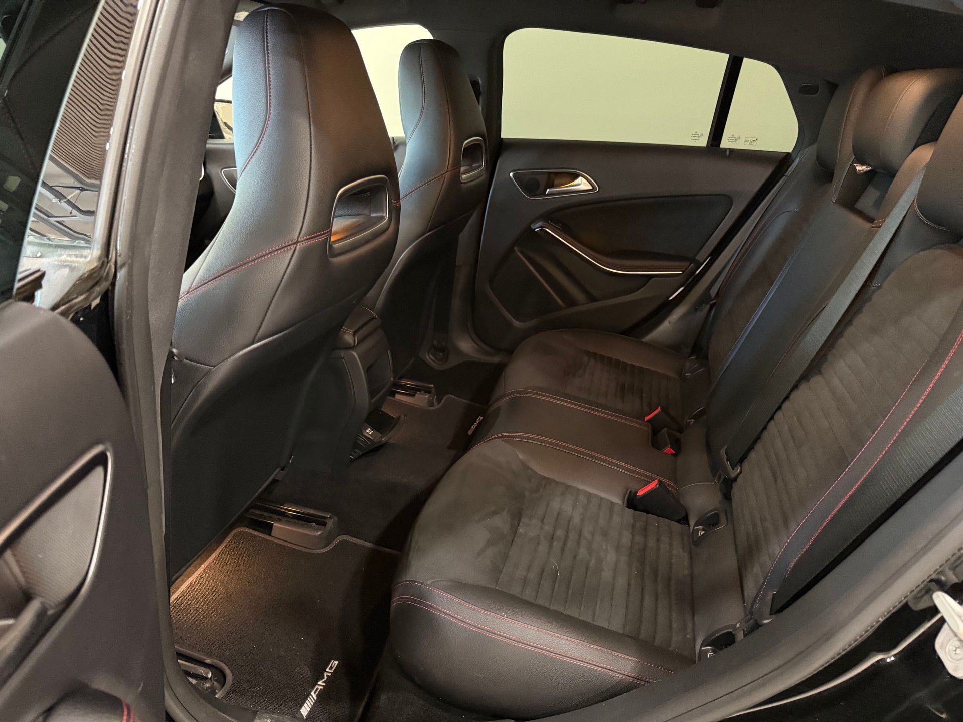 MERCEDES-BENZ CLA Shooting Brake 220 AMG Line 4Matic 7G-DCT-image-10