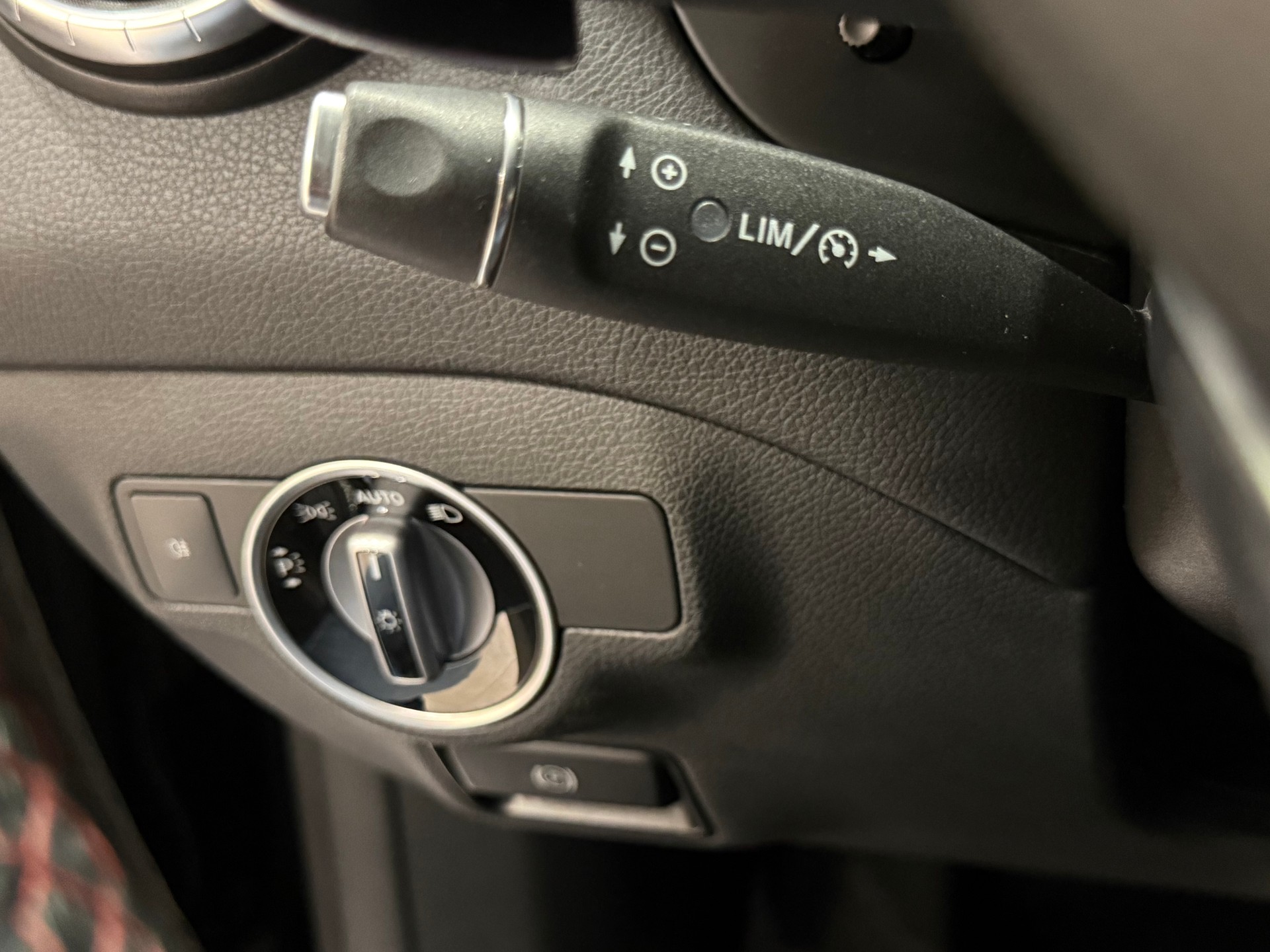 MERCEDES-BENZ CLA Shooting Brake 220 AMG Line 4Matic 7G-DCT-image-13