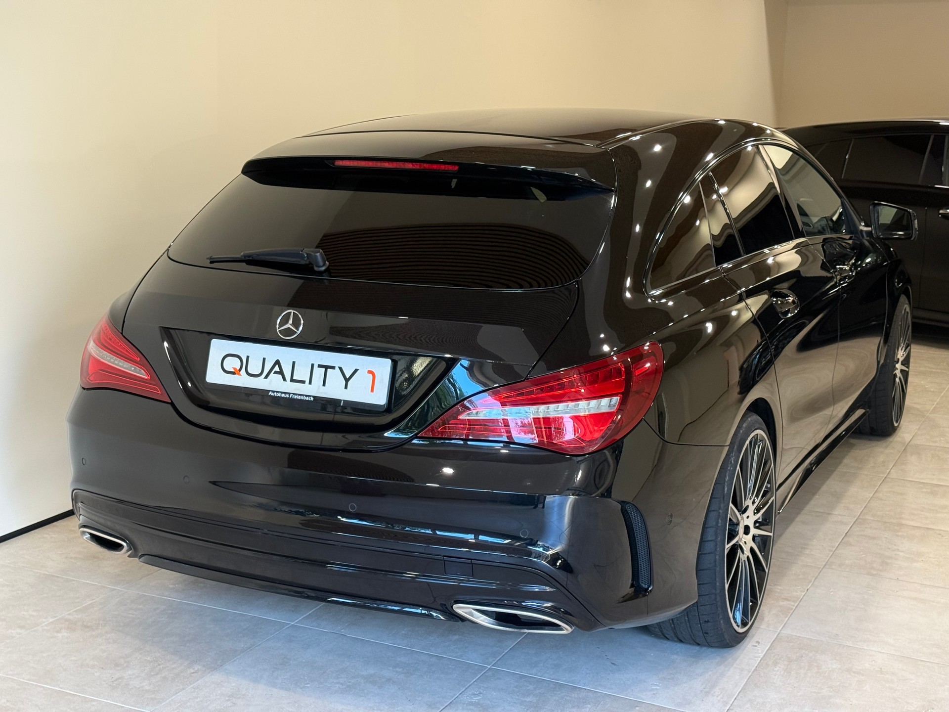 MERCEDES-BENZ CLA Shooting Brake 220 AMG Line 4Matic 7G-DCT-image-4