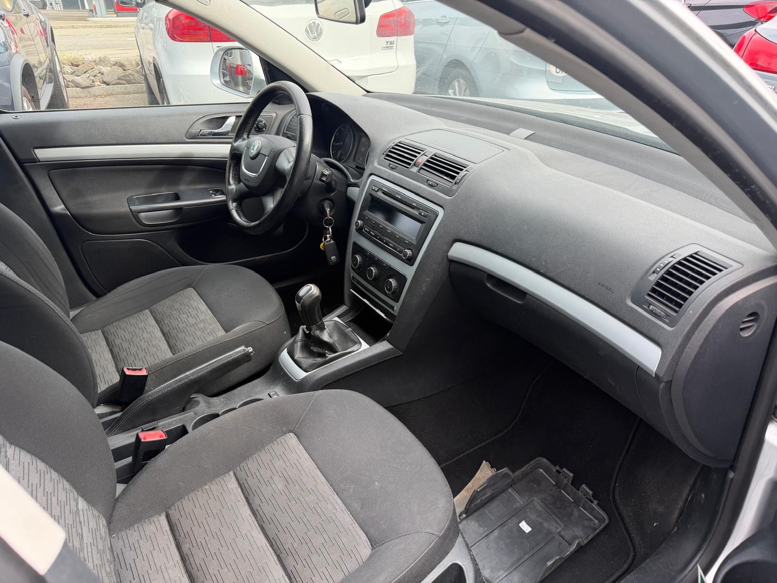 SKODA Octavia Combi 1.8 TSI Stöckli 4x4-image-5