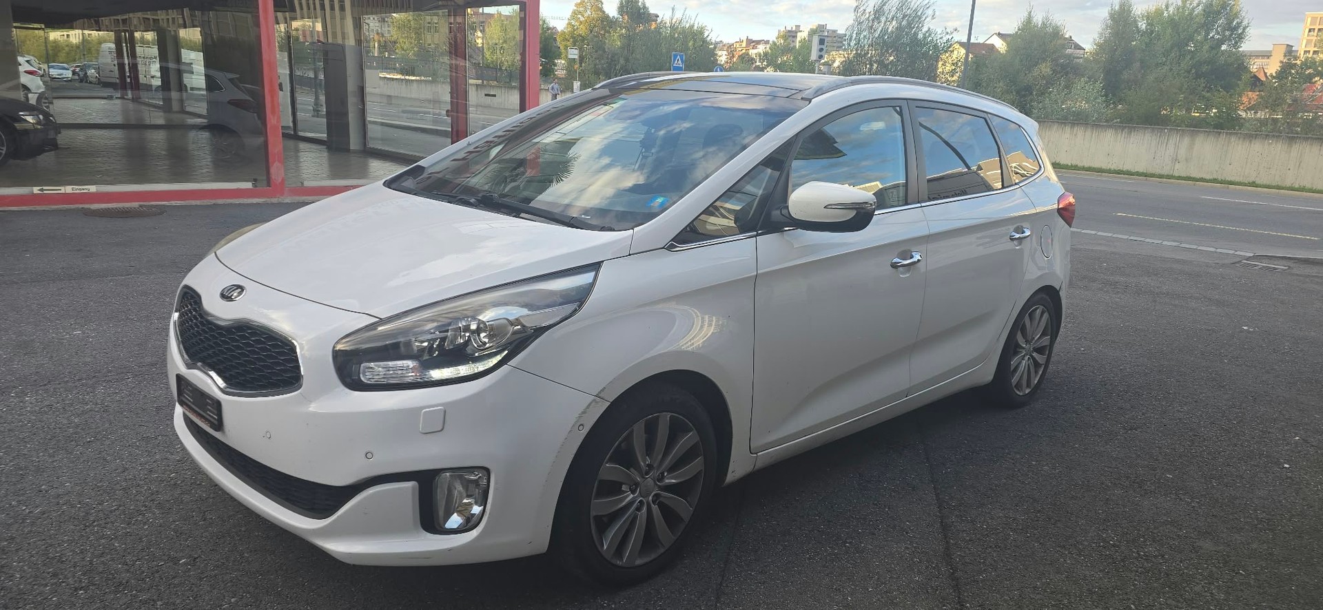KIA Carens 1.7 CRDi Style-image-1