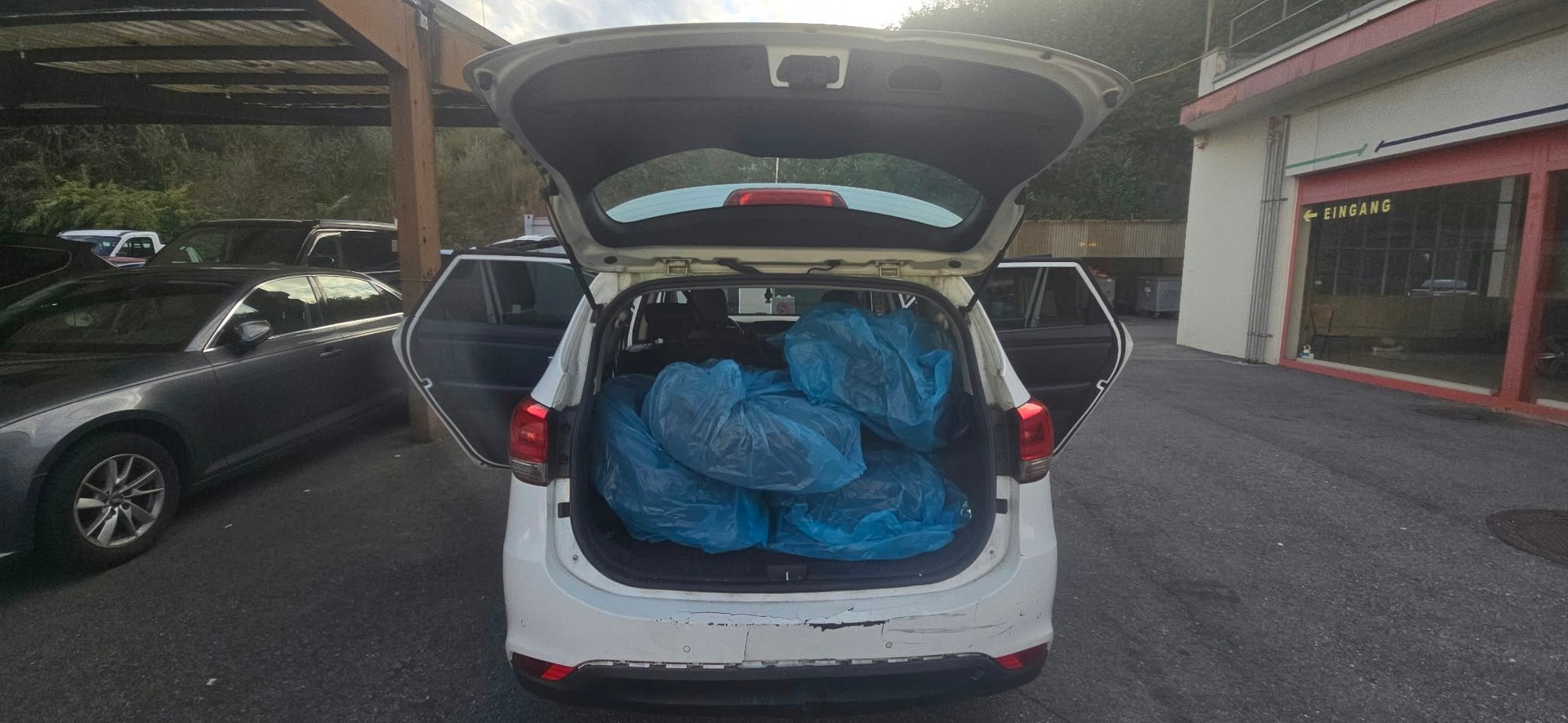 KIA Carens 1.7 CRDi Style-image-12