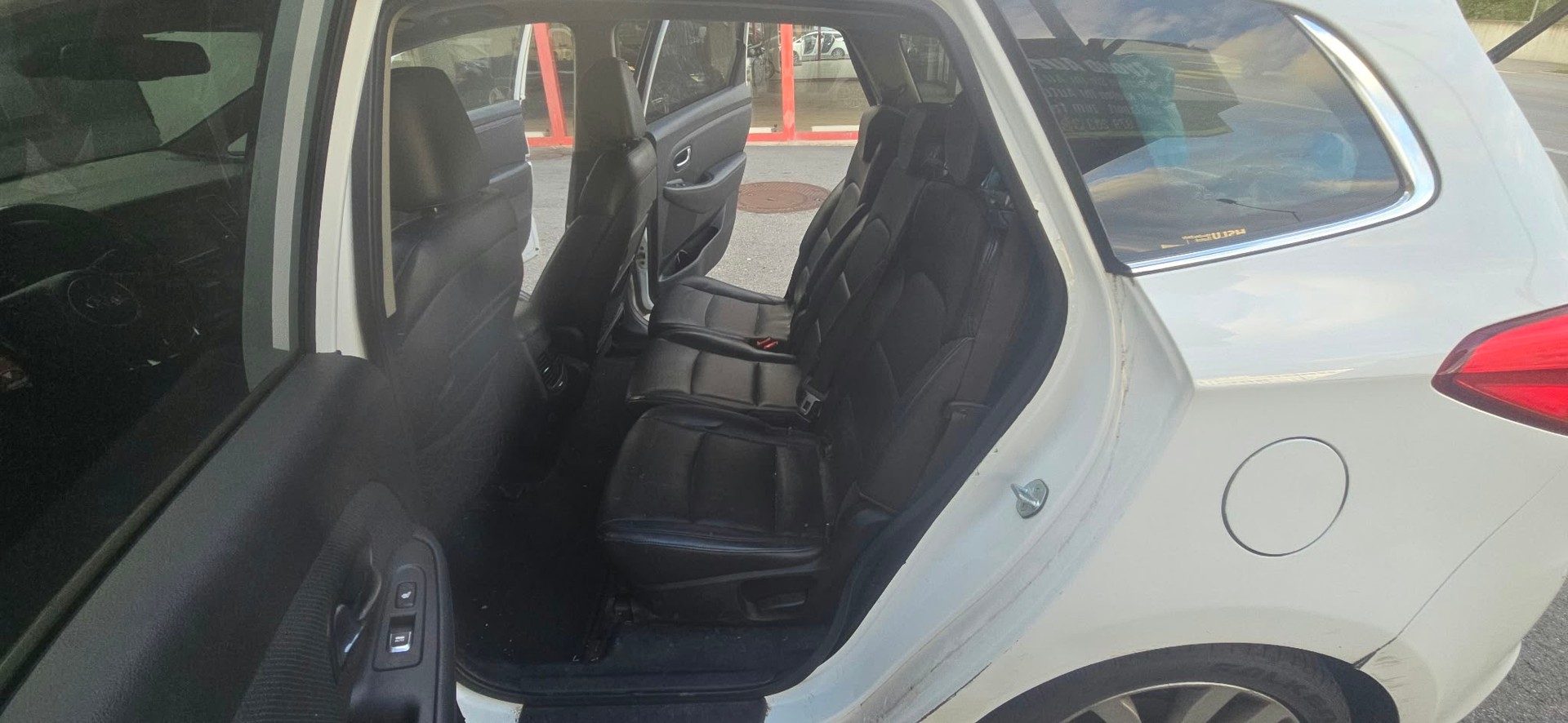 KIA Carens 1.7 CRDi Style-image-9