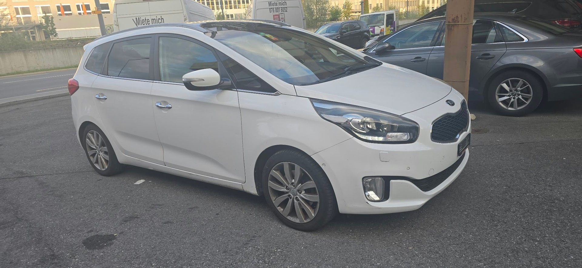 KIA Carens 1.7 CRDi Style-image-2