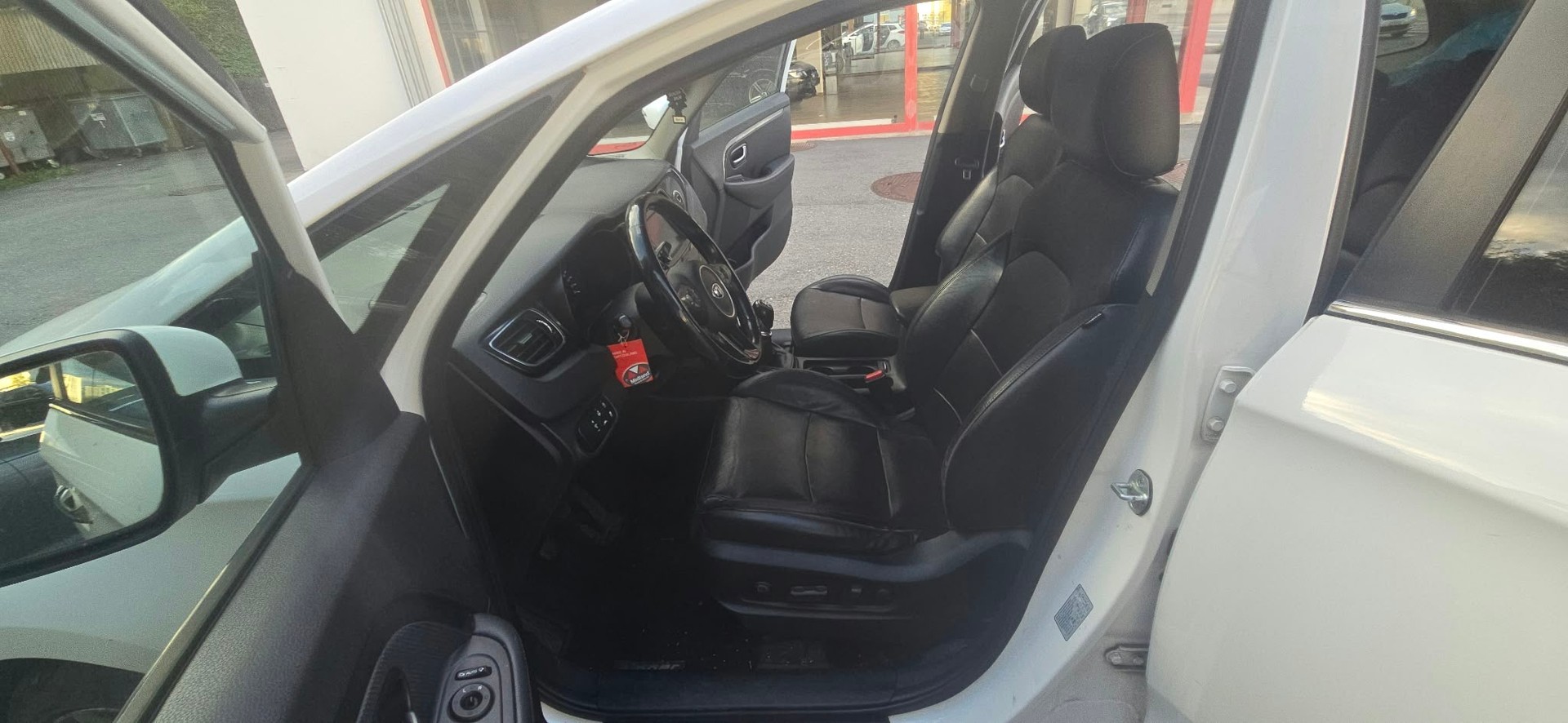 KIA Carens 1.7 CRDi Style-image-8