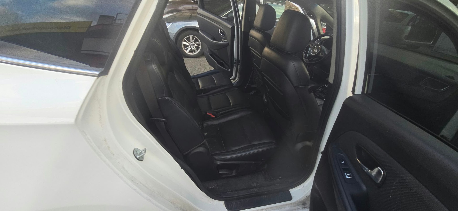 KIA Carens 1.7 CRDi Style-image-14