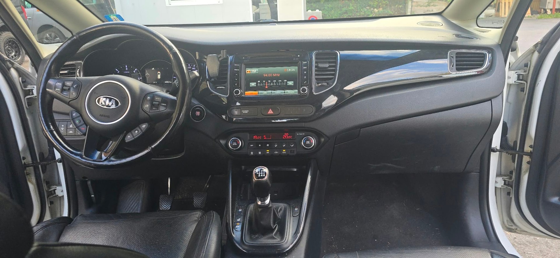 KIA Carens 1.7 CRDi Style-image-11