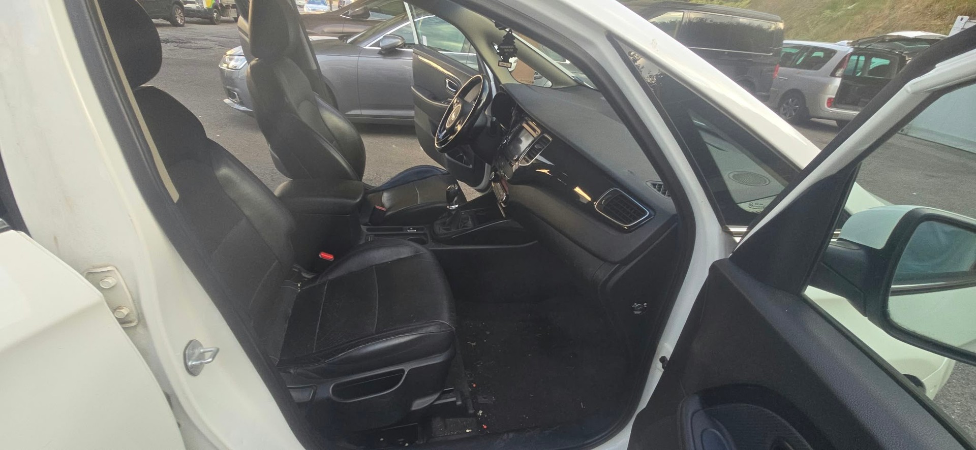KIA Carens 1.7 CRDi Style-image-10