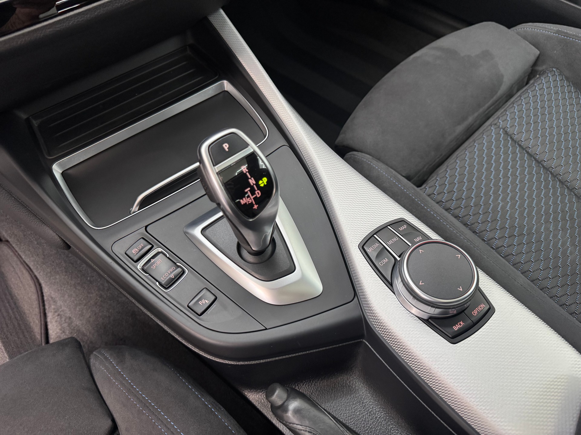 BMW M140i xDrive Steptronic M-Performance-image-22