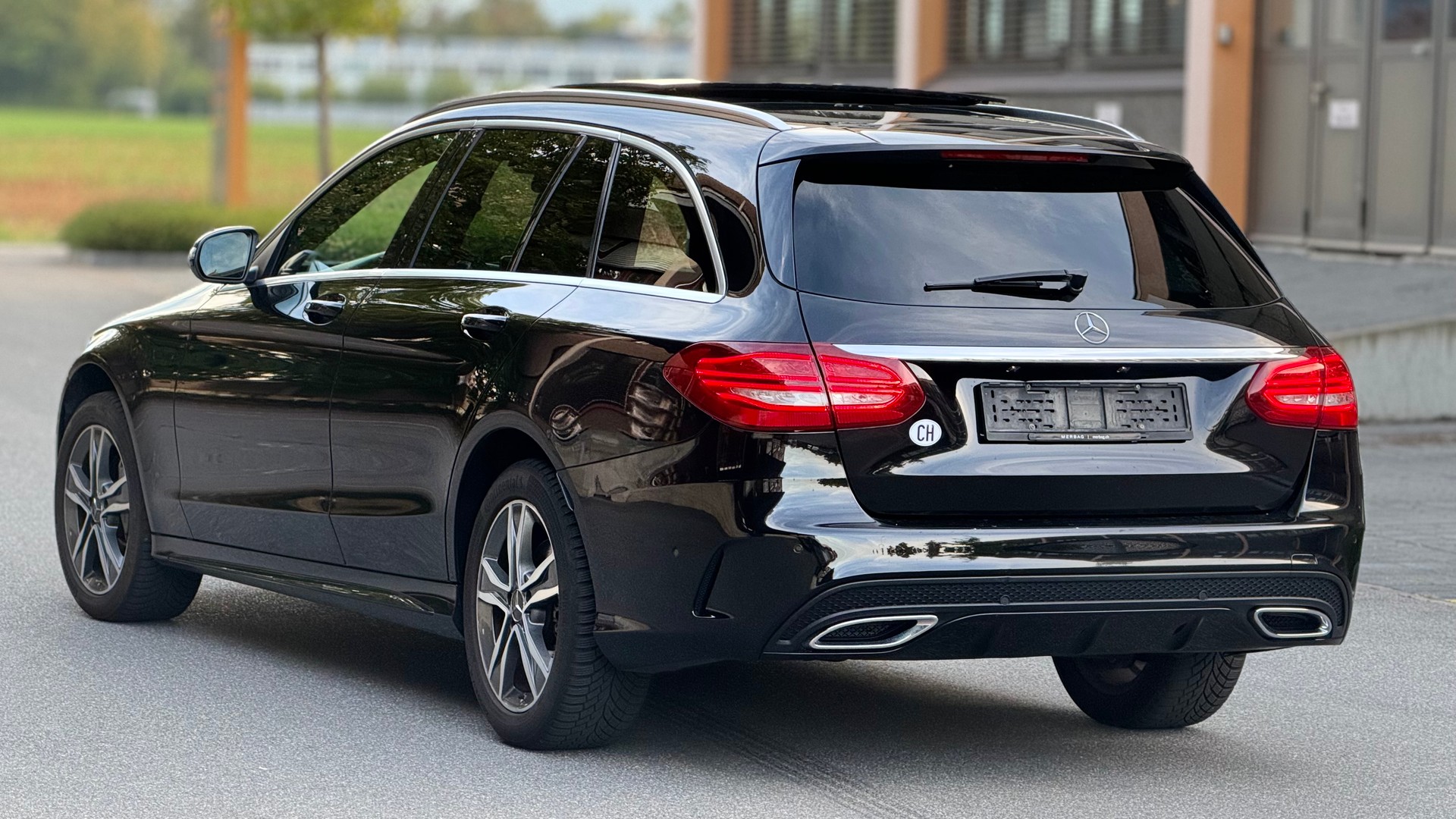 MERCEDES-BENZ C 220 d AMG Line 4Matic 7G-Tronic-image-5