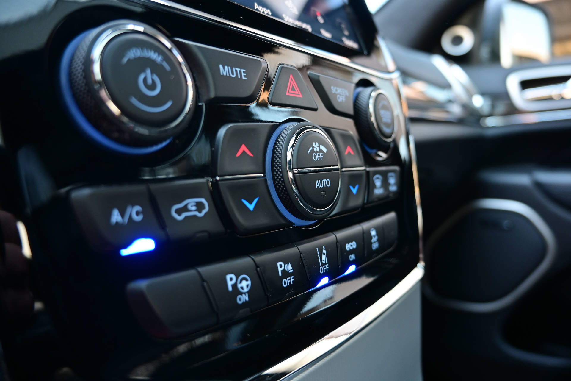 JEEP Grand Cherokee 6.4 V8 HEMI SRT8 *Matt Black*Carbon Interieur*-image-18
