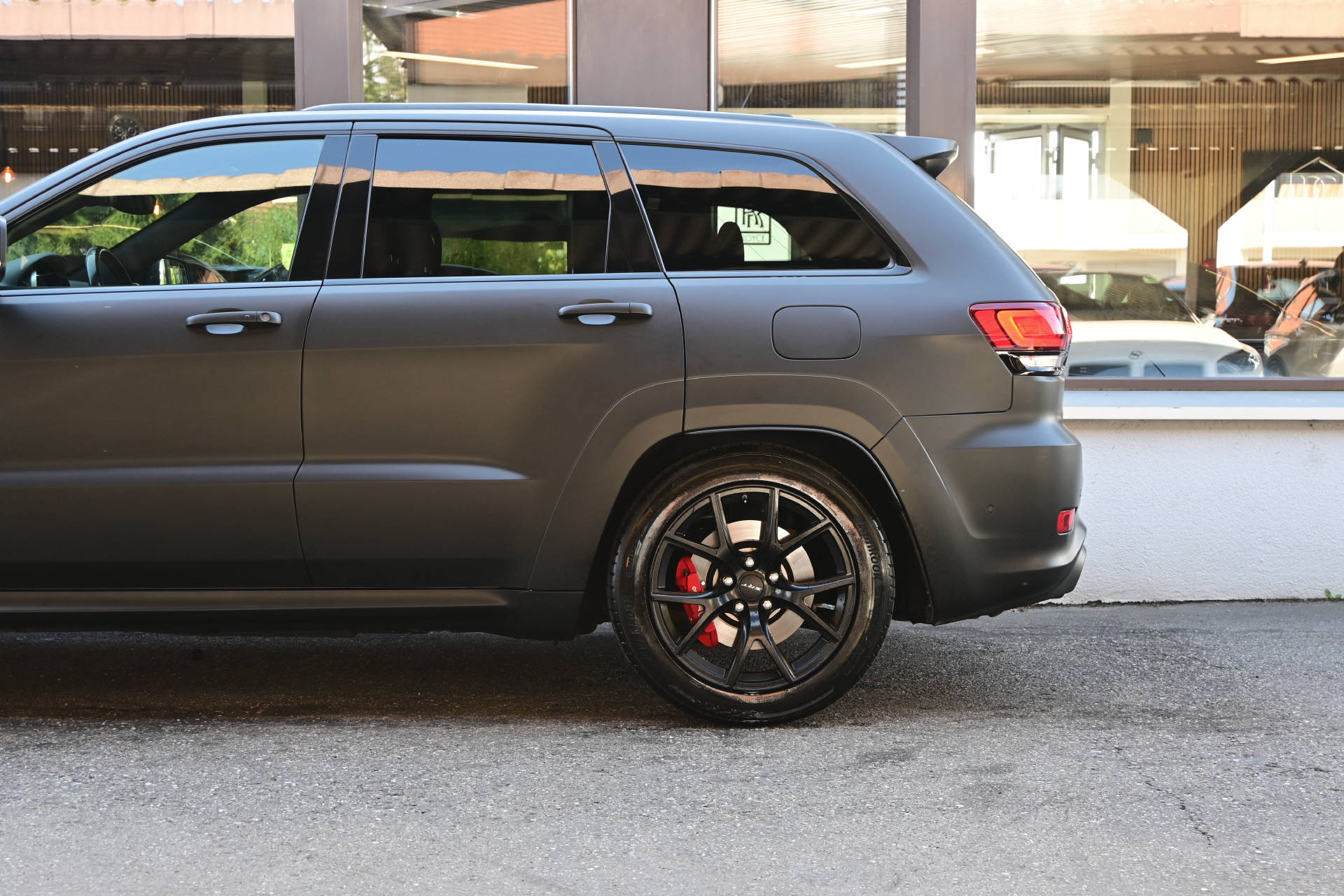JEEP Grand Cherokee 6.4 V8 HEMI SRT8 *Matt Black*Carbon Interieur*-image-5