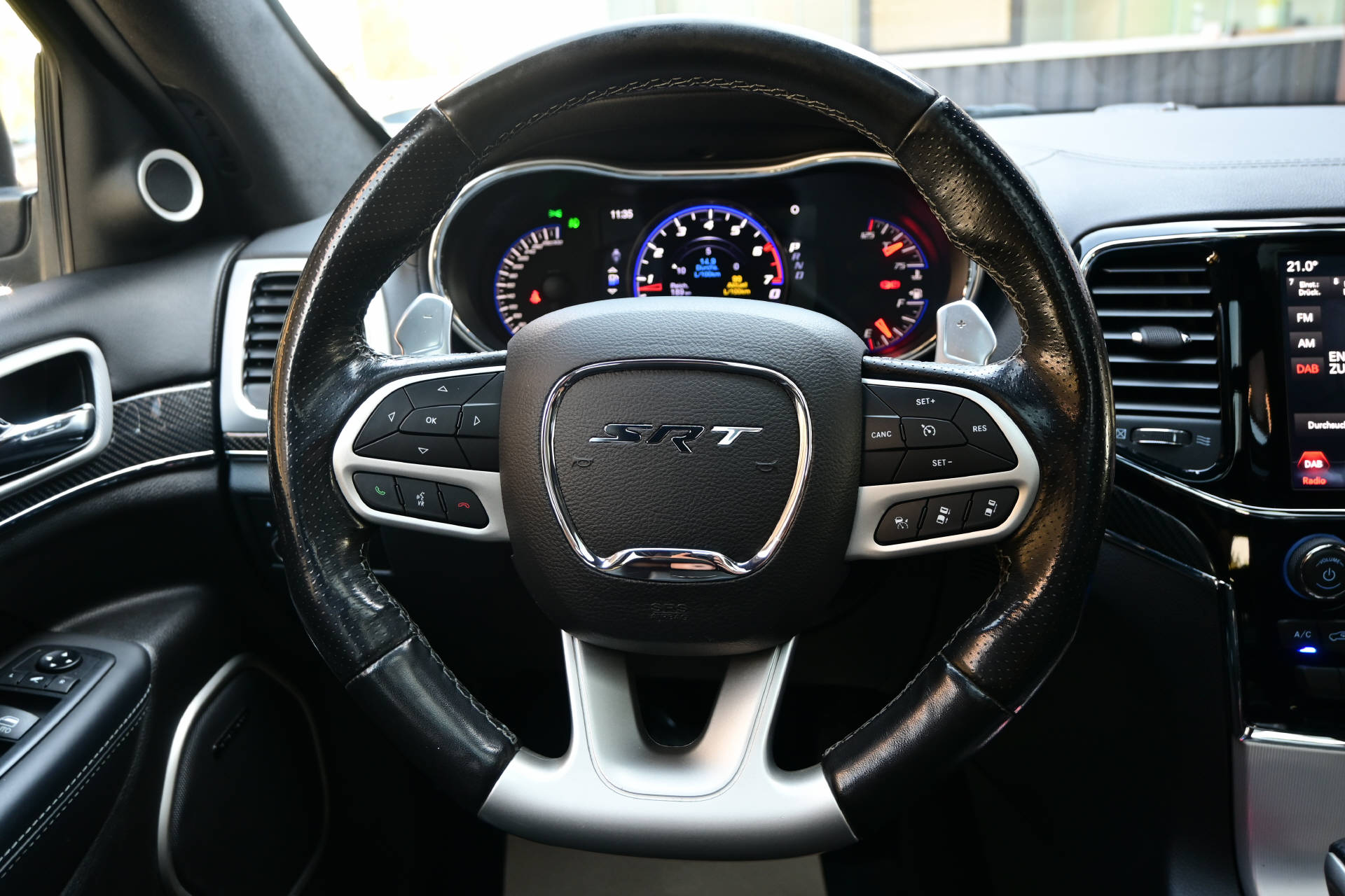 JEEP Grand Cherokee 6.4 V8 HEMI SRT8 *Matt Black*Carbon Interieur*-image-12