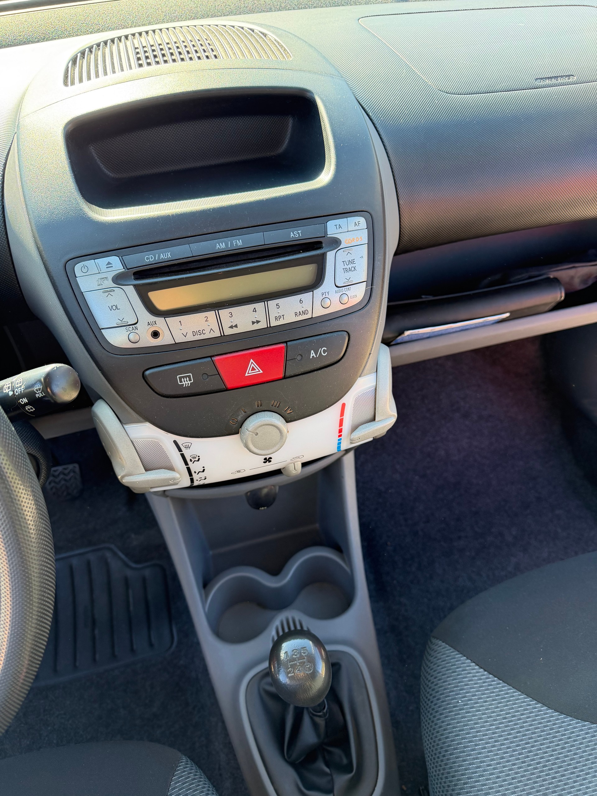 TOYOTA 1.0 VVT-i Linea Luna-image-4