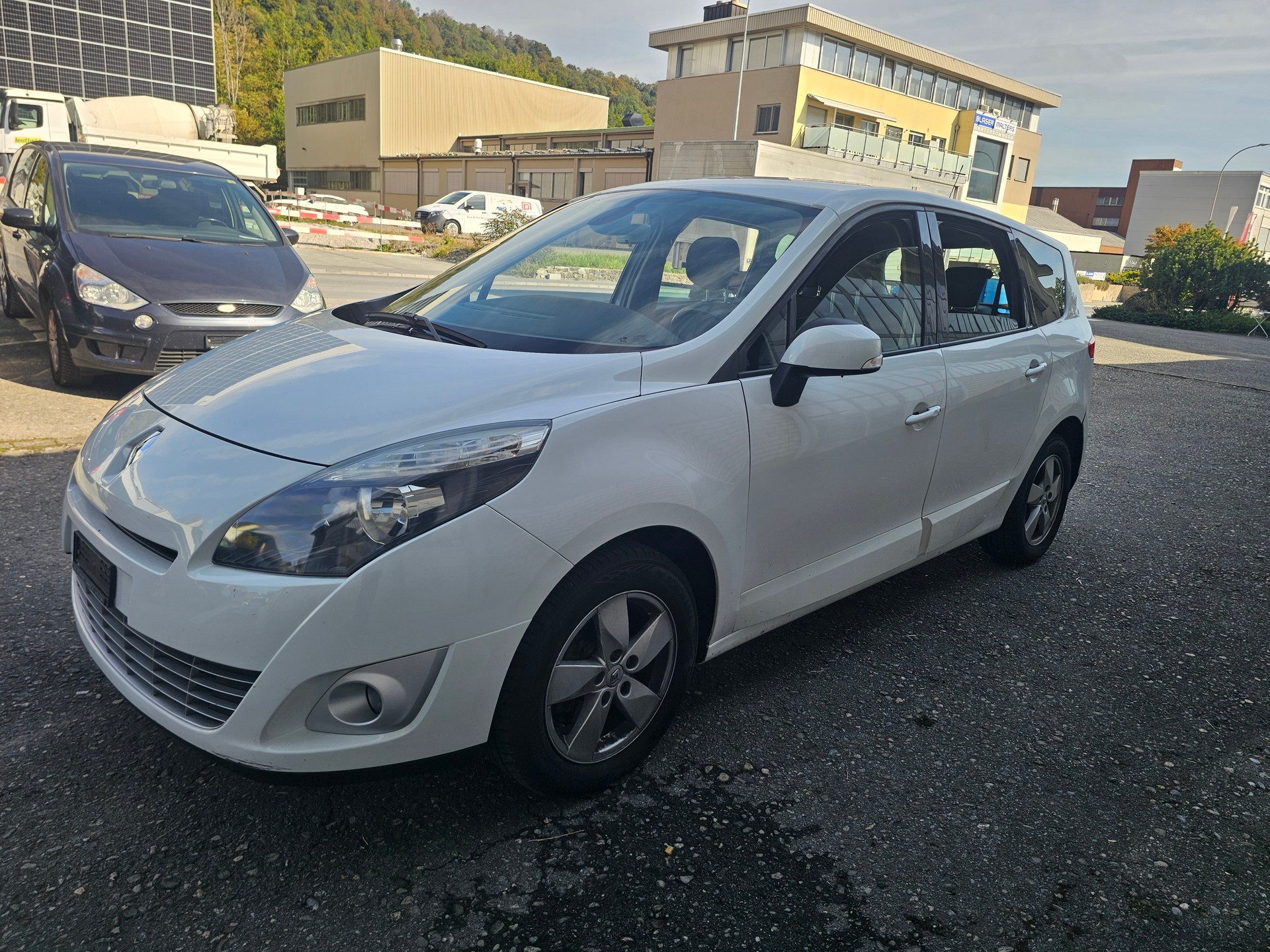 RENAULT Grand Scénic 1.4 16V Turbo Privilège-image-1