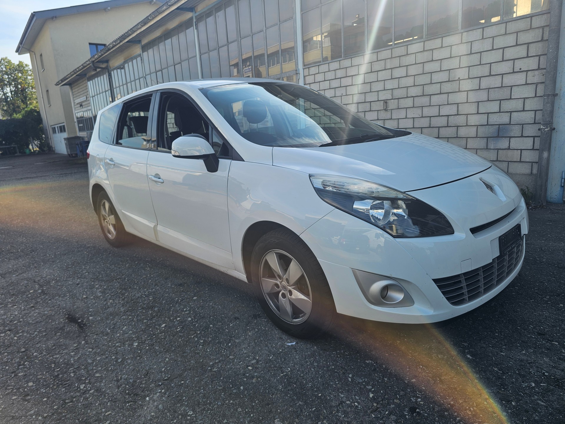 RENAULT Grand Scénic 1.4 16V Turbo Privilège-image-2