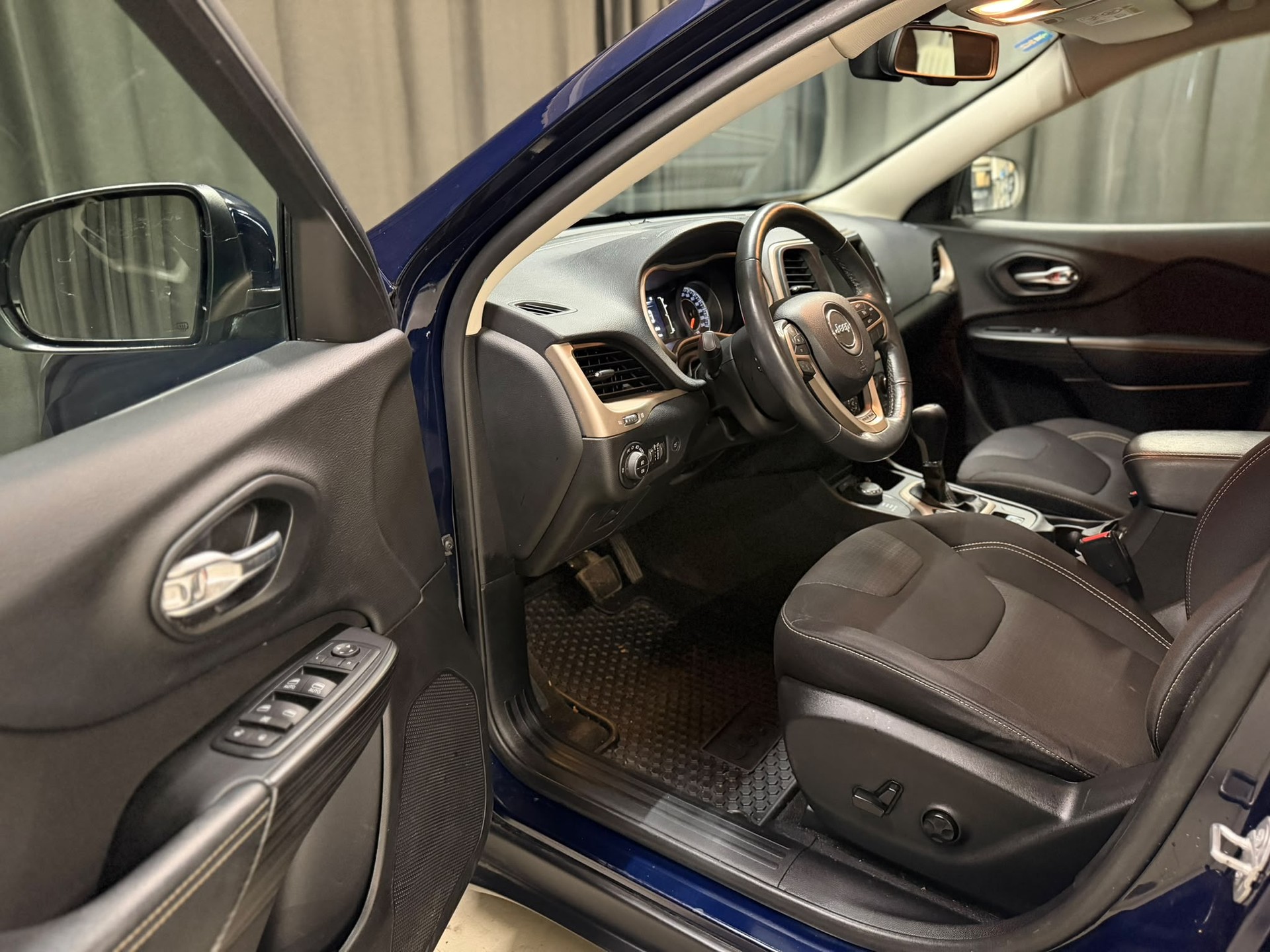 JEEP Cherokee 2.4-image-8