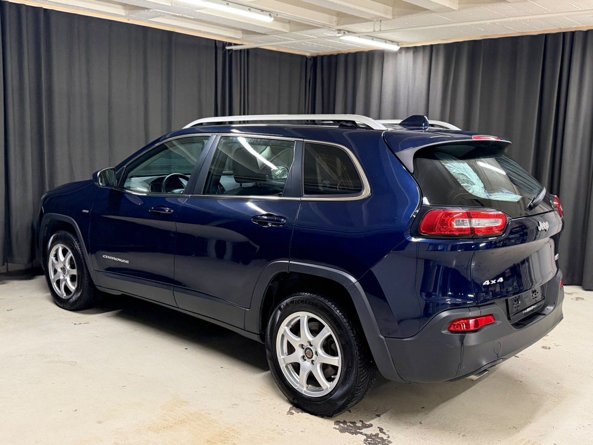 JEEP Cherokee 2.4-image-4