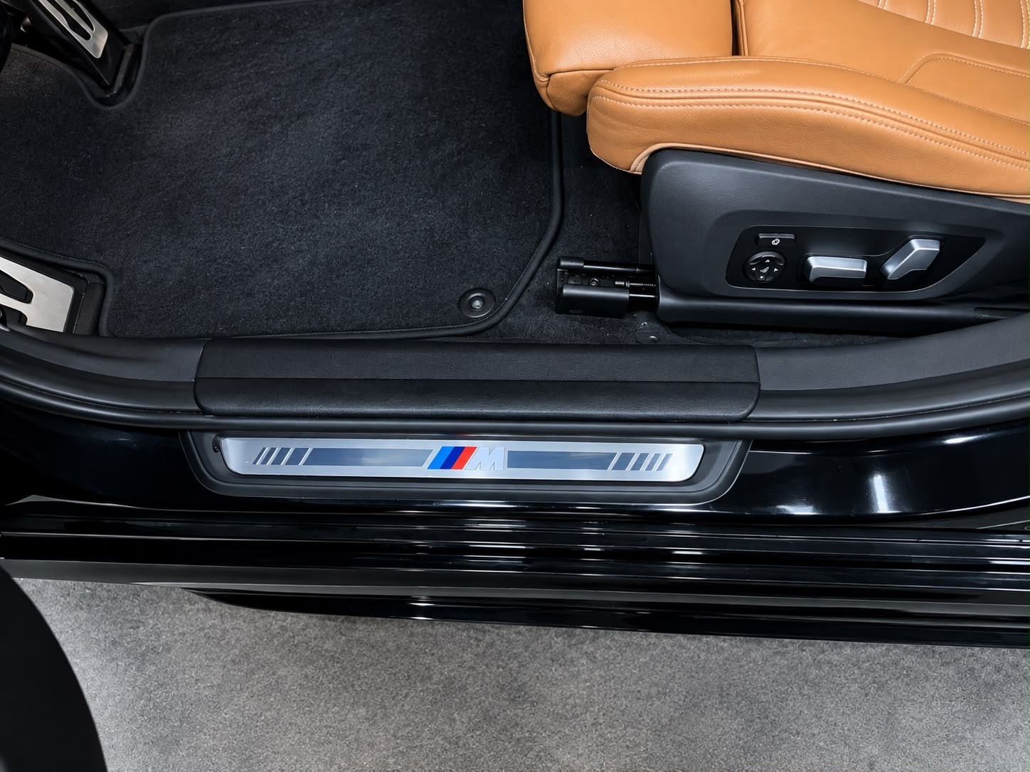 BMW 330i xDrive Steptronic M Sport-image-13