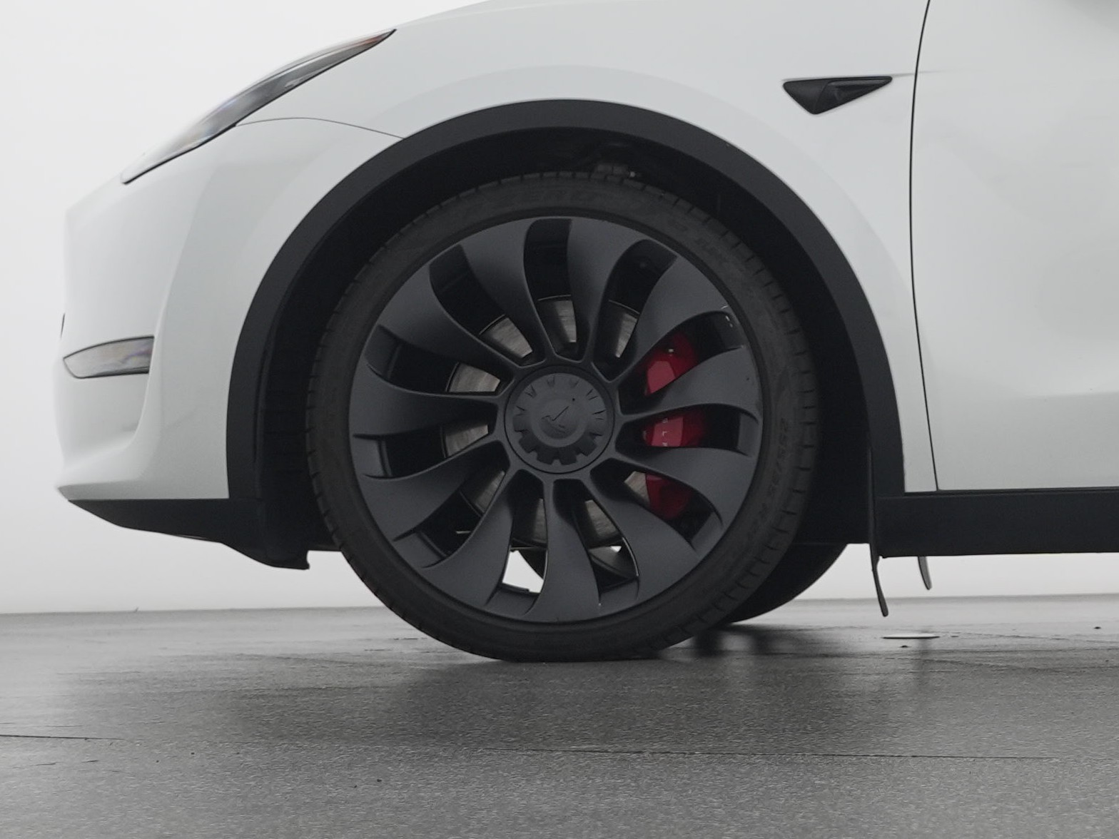 TESLA Model Y Performance-image-2