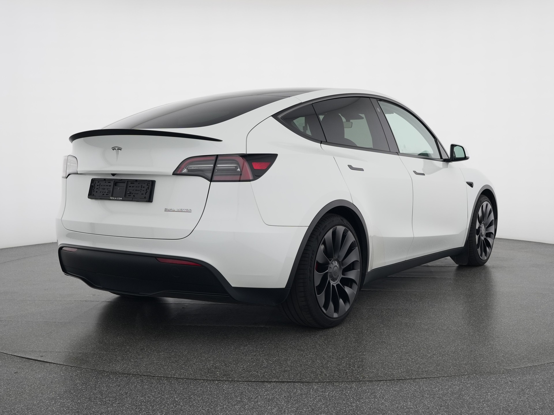 TESLA Model Y Performance-image-4