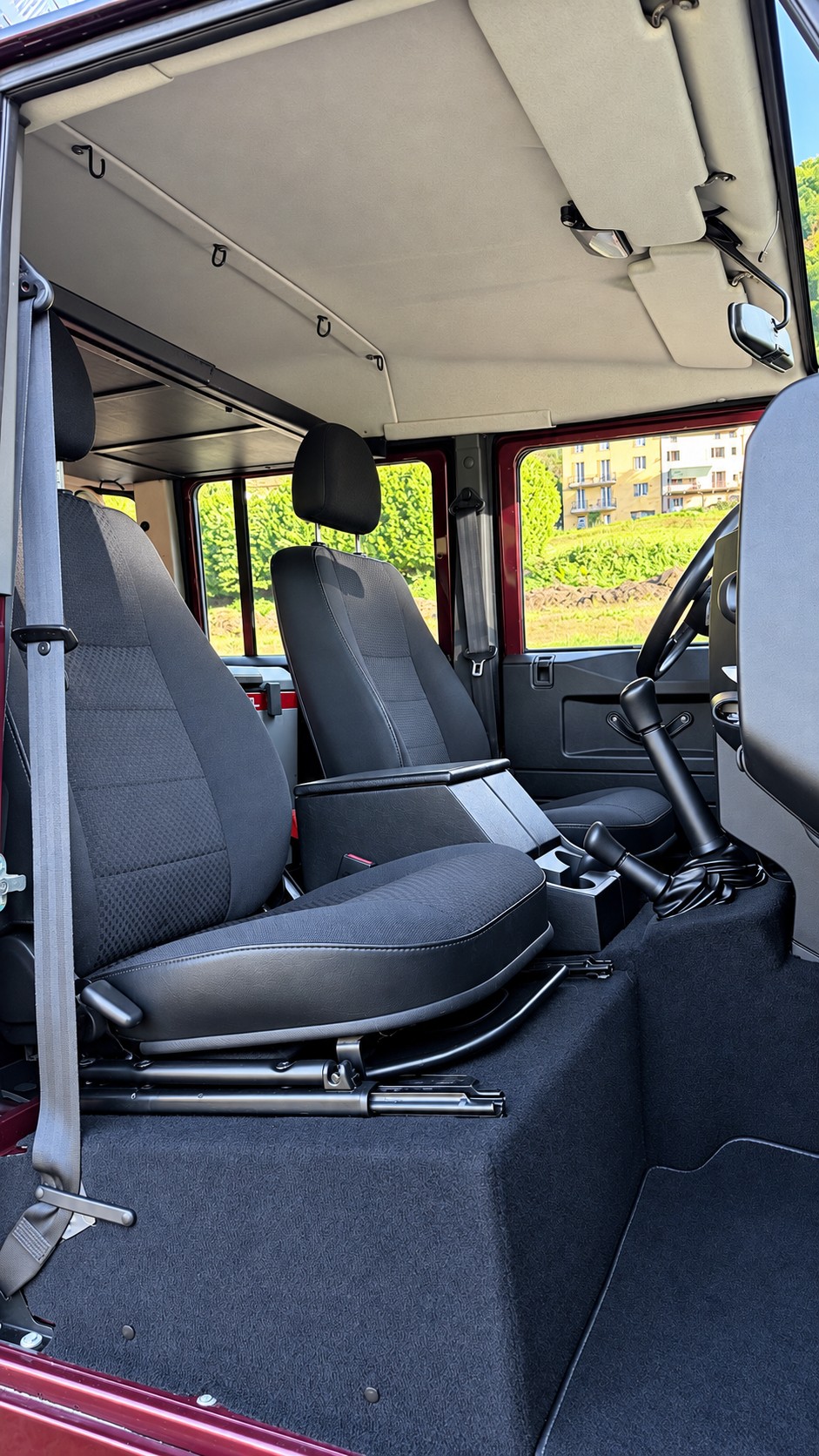 LAND ROVER Defender 130 2.2 TD4 DC High Capacity Pick Up-image-6