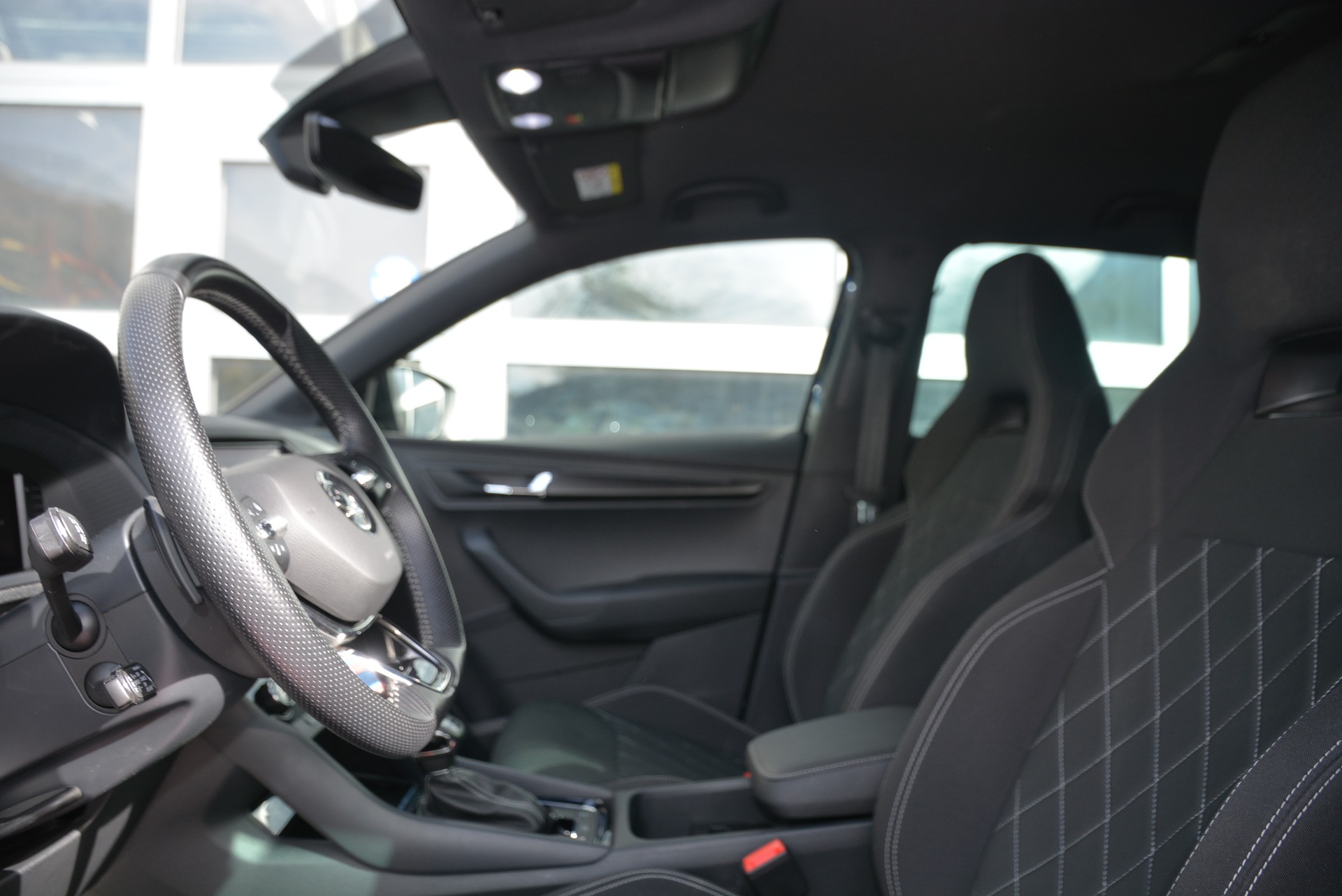SKODA Karoq 2.0 TSI SportLine 4x4 DSG-image-15