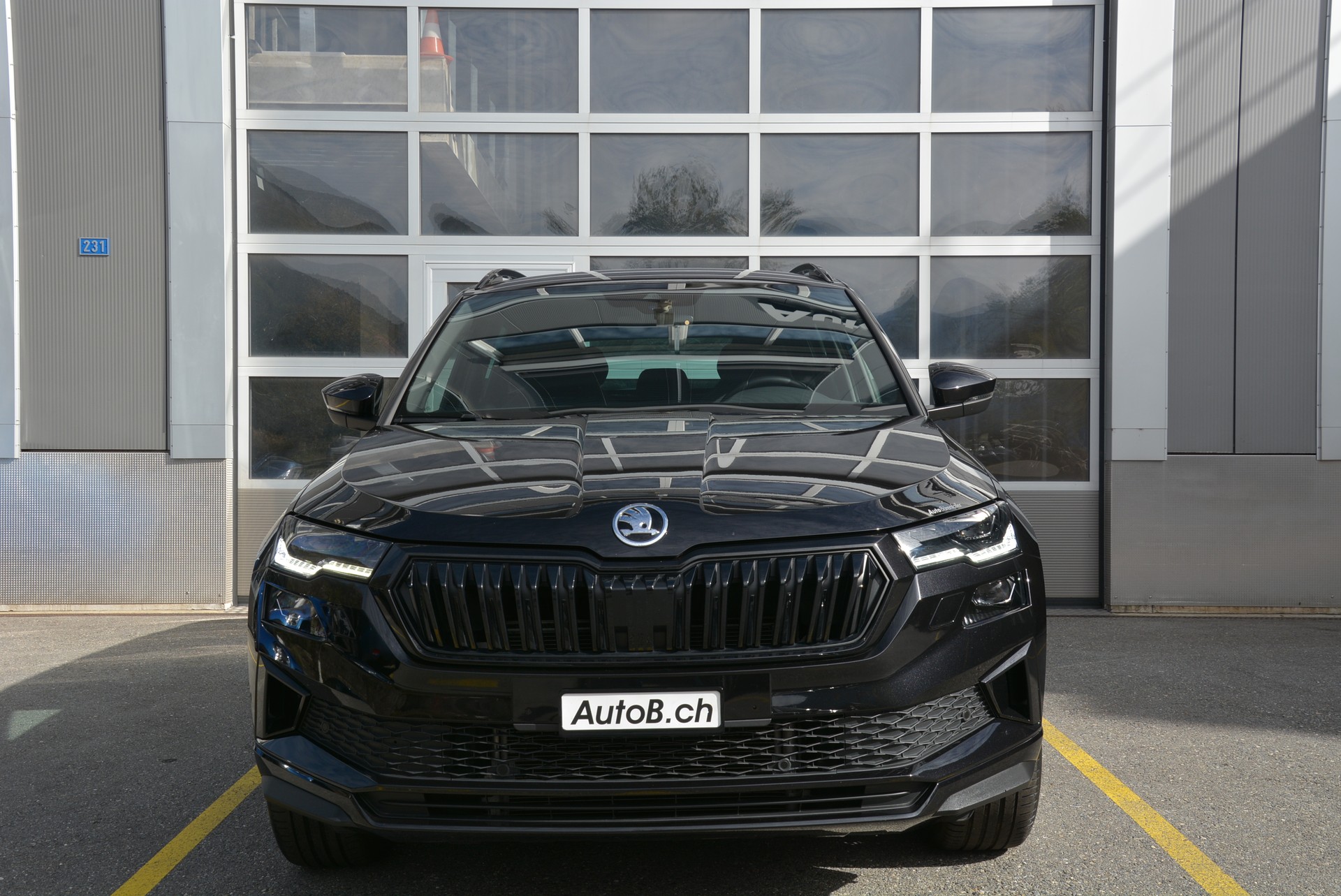SKODA Karoq 2.0 TSI SportLine 4x4 DSG-image-2