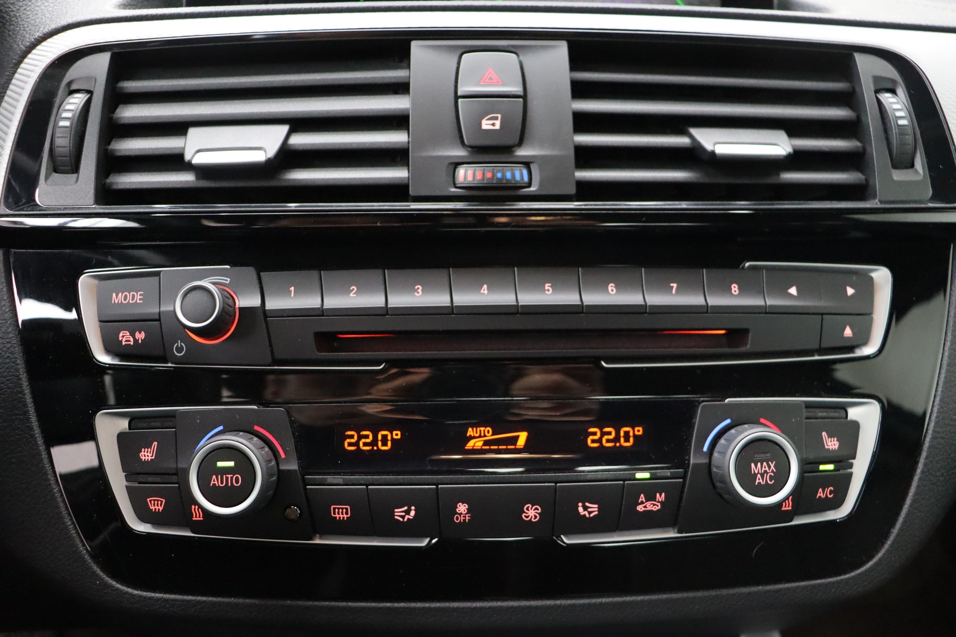 BMW M240i xDrive Steptronic-image-25