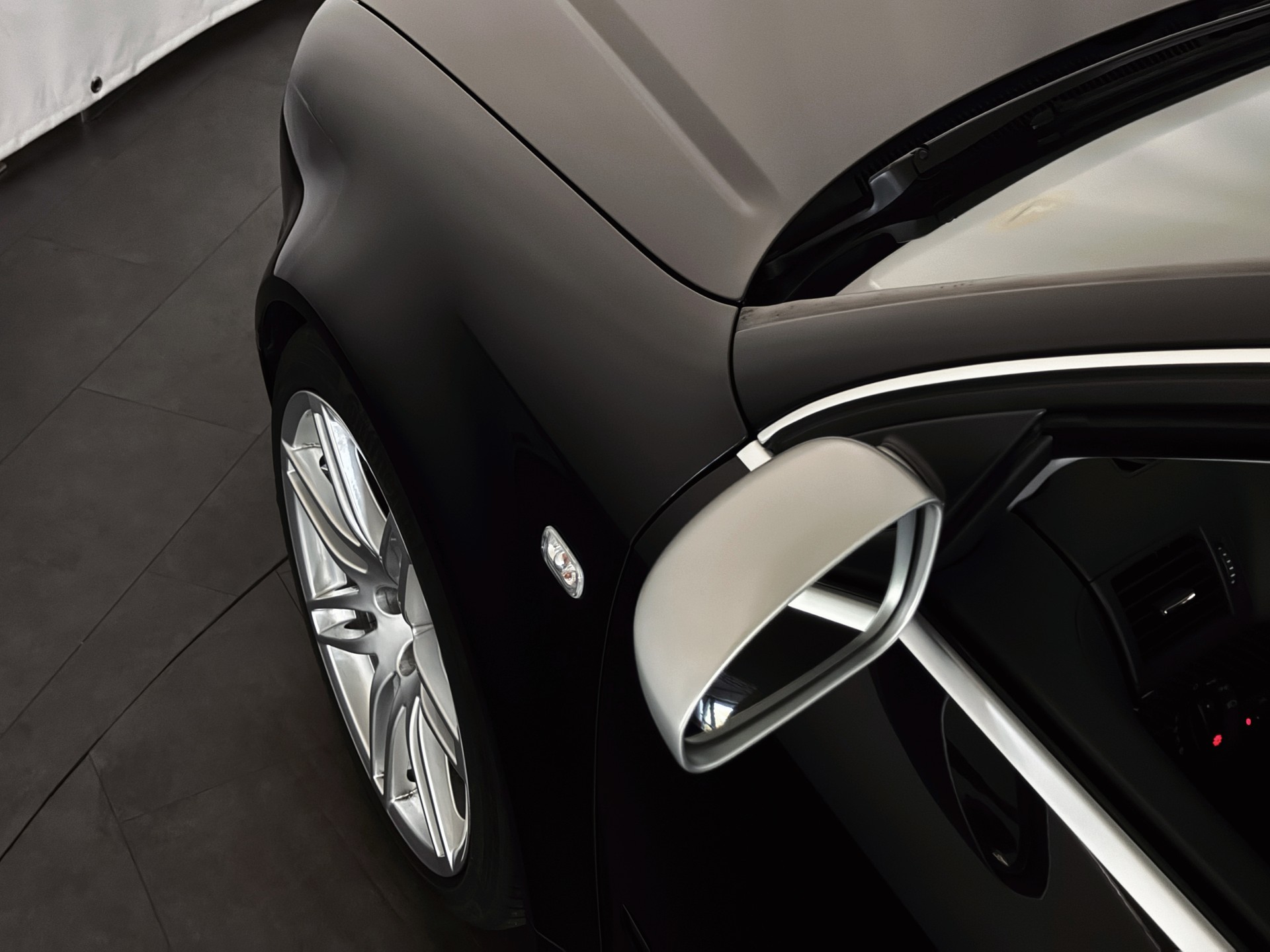 AUDI RS4 Limousine 4.2 V8 quattro-image-29