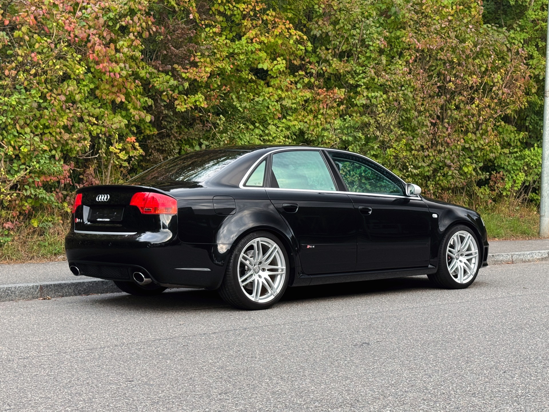 AUDI RS4 Limousine 4.2 V8 quattro-image-4